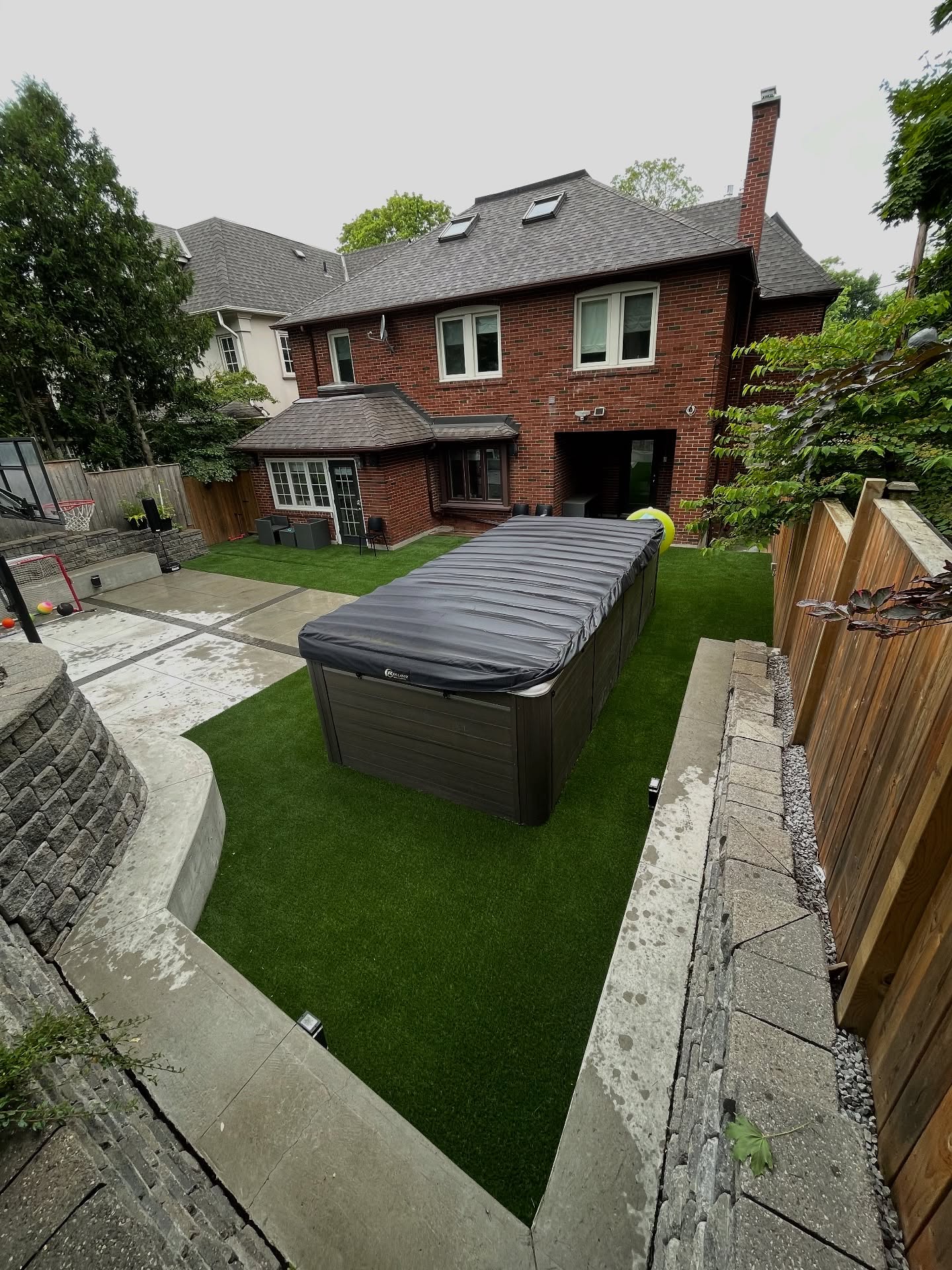 From concrete to comfort 🌿✨
We transformed this simple backyard pad into a soft, green space that’s perfect for play, relaxation, and everything in between.
Kid-friendly, pet-approved, and zero maintenance needed 🐶👧💚
#BackyardUpgrade #ArtificialGrass #GreenSpaceGoals #PetFriendlyYard #FamilyFriendlyDesign #TorontoLandscaping #BeforeAndAfter #OutdoorLiving #LowMaintenanceLawn