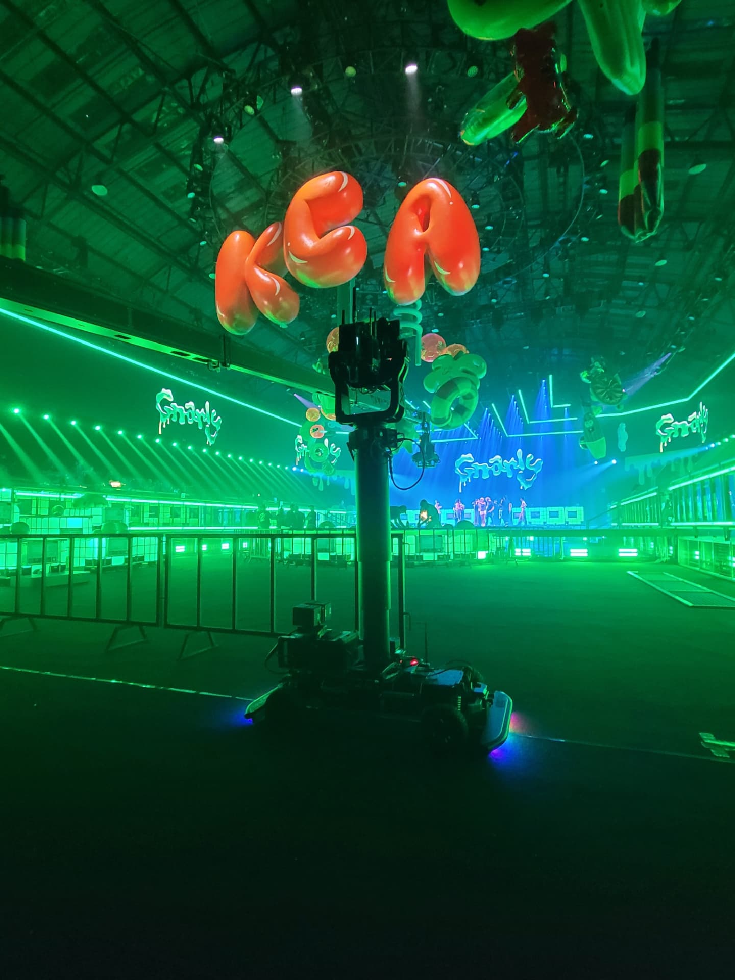 Throwback to the calm before the Kid's Choice Awards. Preparations for accidental slime on our Agito were underway.
#nickelodeon #kidschoiceawards #slime #live #broadcast