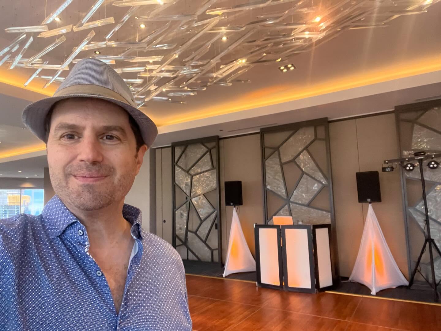 First wedding at the Swissotel (Swiss Hotel) on the river. Imagine having your wedding where one entire floor is yours with views of the city all around. 🎉🎵
Check out the views! 👌