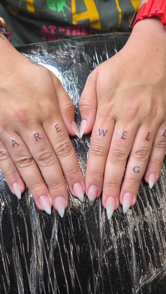 Where my girlies at in those toxic relationships?! Come tell me about it over a tattoo!
#sanantoniotattooartist #femaletattooartist #sanantoniotattoos #floraltattoo #finelinetattoo #colortattoo