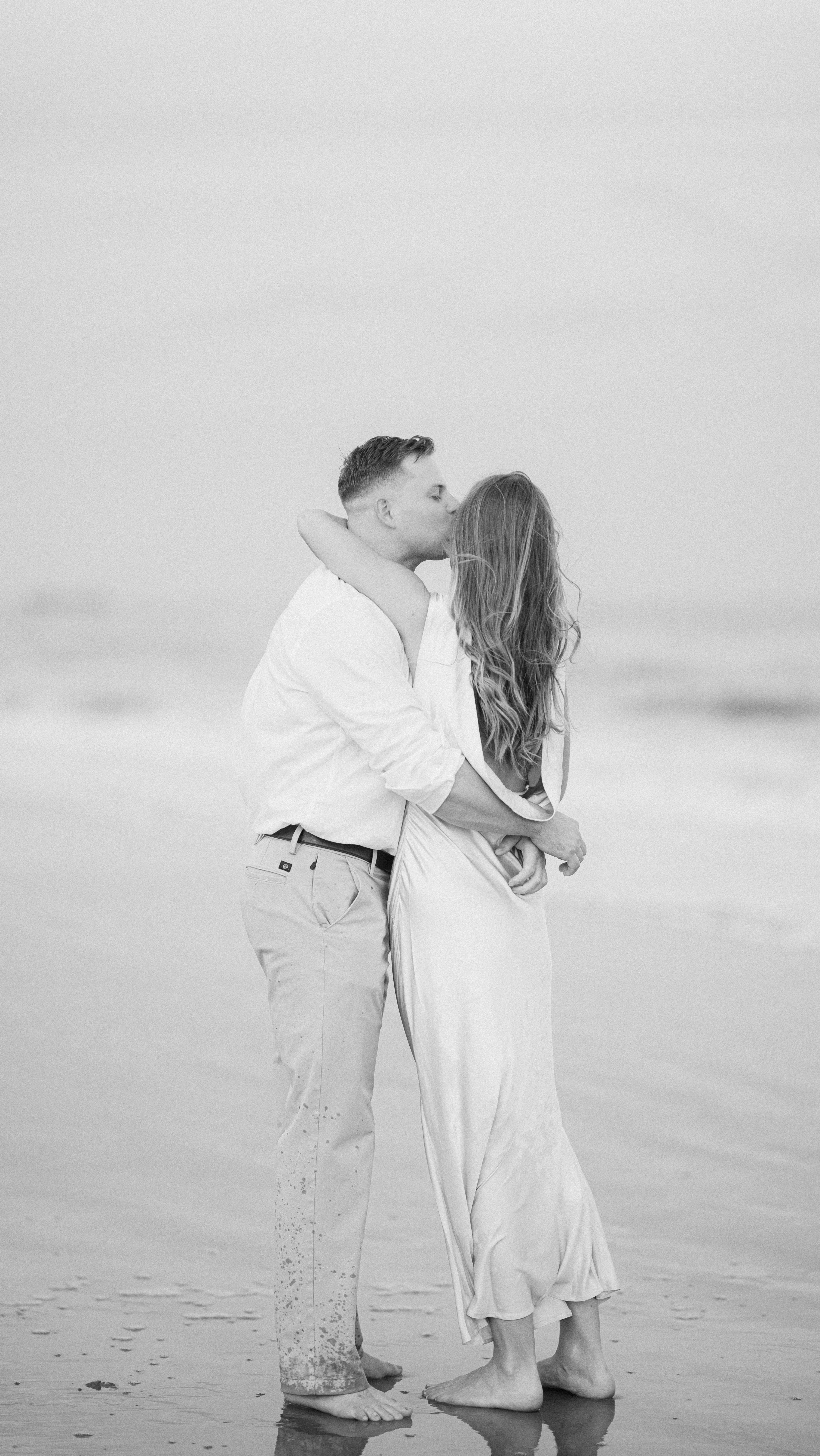 The beauty of now, frozen forever. 🤍
A little sneak peek of the sweetest engagement session, because we can’t get enough. ✨🐚🌊