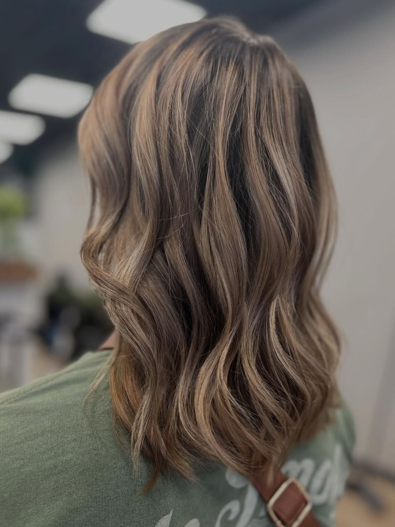 Transformation Glow β¨
Fresh, dimensional highlights + a soft wave finish = instant glow up β¨
Emma is bringing the perfect fall transition hair πβ
Ready to refresh your look? Book with Emma today at Everyday Magick Salon π¦
#JohnsonCityTN #TriCitiesHair #JohnsonCitySalon #BalayageJohnsonCity #TriCitiesSalon #EverydayMagickSalon #JohnsonCityBlondes #TriCitiesBeauty #DowntownJohnsonCity