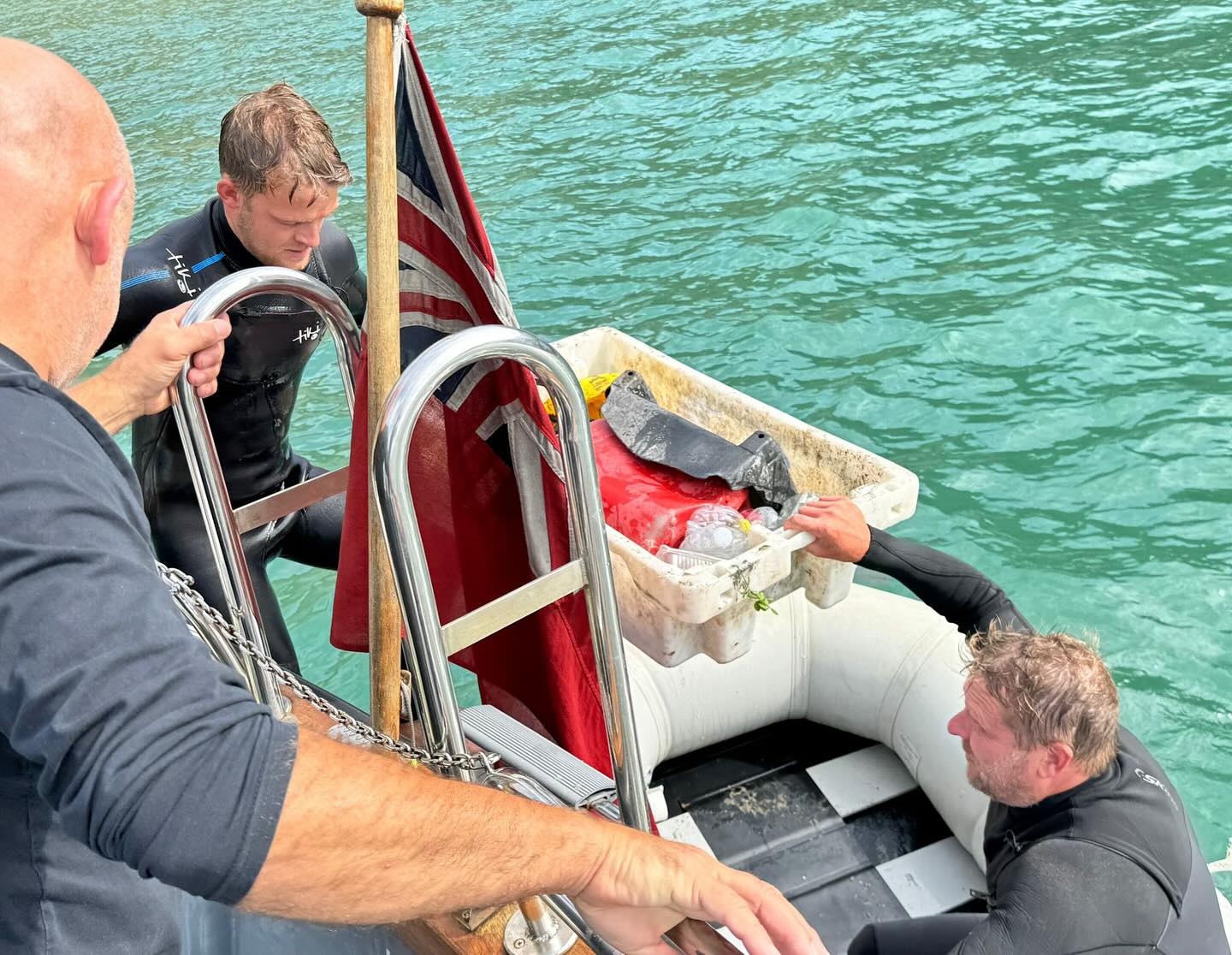 Last week, the Kittiwake team braved the swim ashore to carry out our annual end-of-season beach clean at Wild Pear Beach! 🏖️
From fishing boxes to dog balls 🎾, we collected a surprising mix of litter that doesn’t belong in our seas or on our shores. Every clean makes a difference - protecting wildlife, keeping beaches safe, and leaving nature as wild as it should be 🤍
#beachclean #lovenorthdevon #adventure #cleanseas #devonlife #exmoor #ilfracombe #oceanplastic