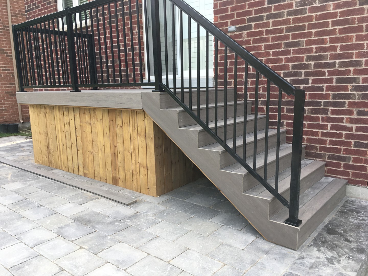 Not just stairs - a proper finish.
Composite treads, tight fascia, and railings that line up exactly where they should.
Feels solid, looks clean. No filler 👌
