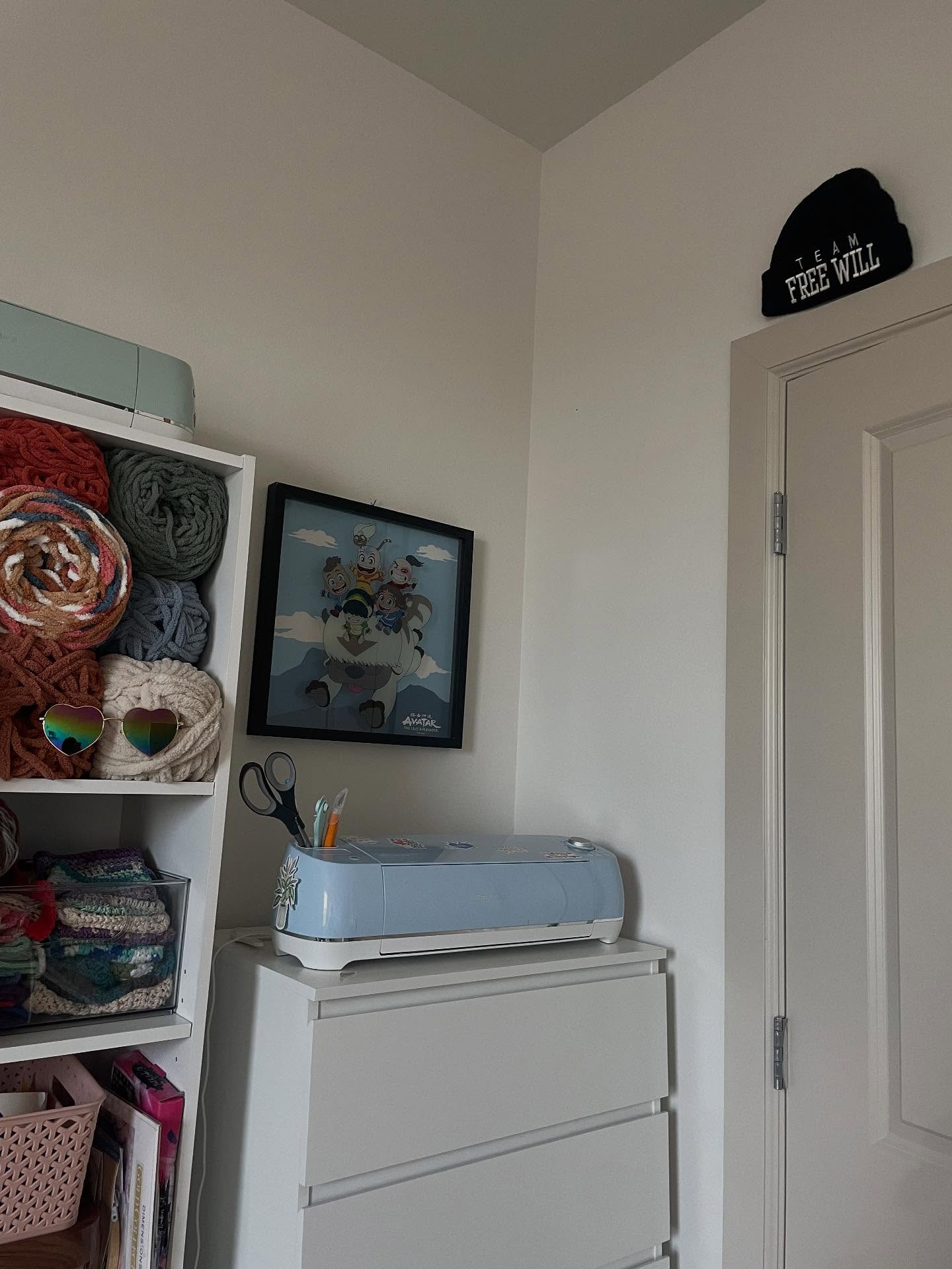 Loving my craft corner 🥰 If you want any crocheted goods or custom tshirts, check out my website!
(swipe to the end for a pic of me making the voiceover for an upcoming project) 🤭