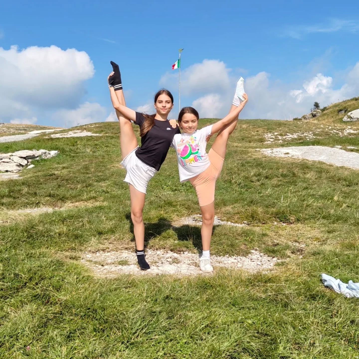 🤸🏻♀️ GINNASTE IN VACANZA 🤸🏼♂️
Ultimi giorni di vacanza prima della ripresa degli allenamenti!!! Aurora e Mariasole 💕