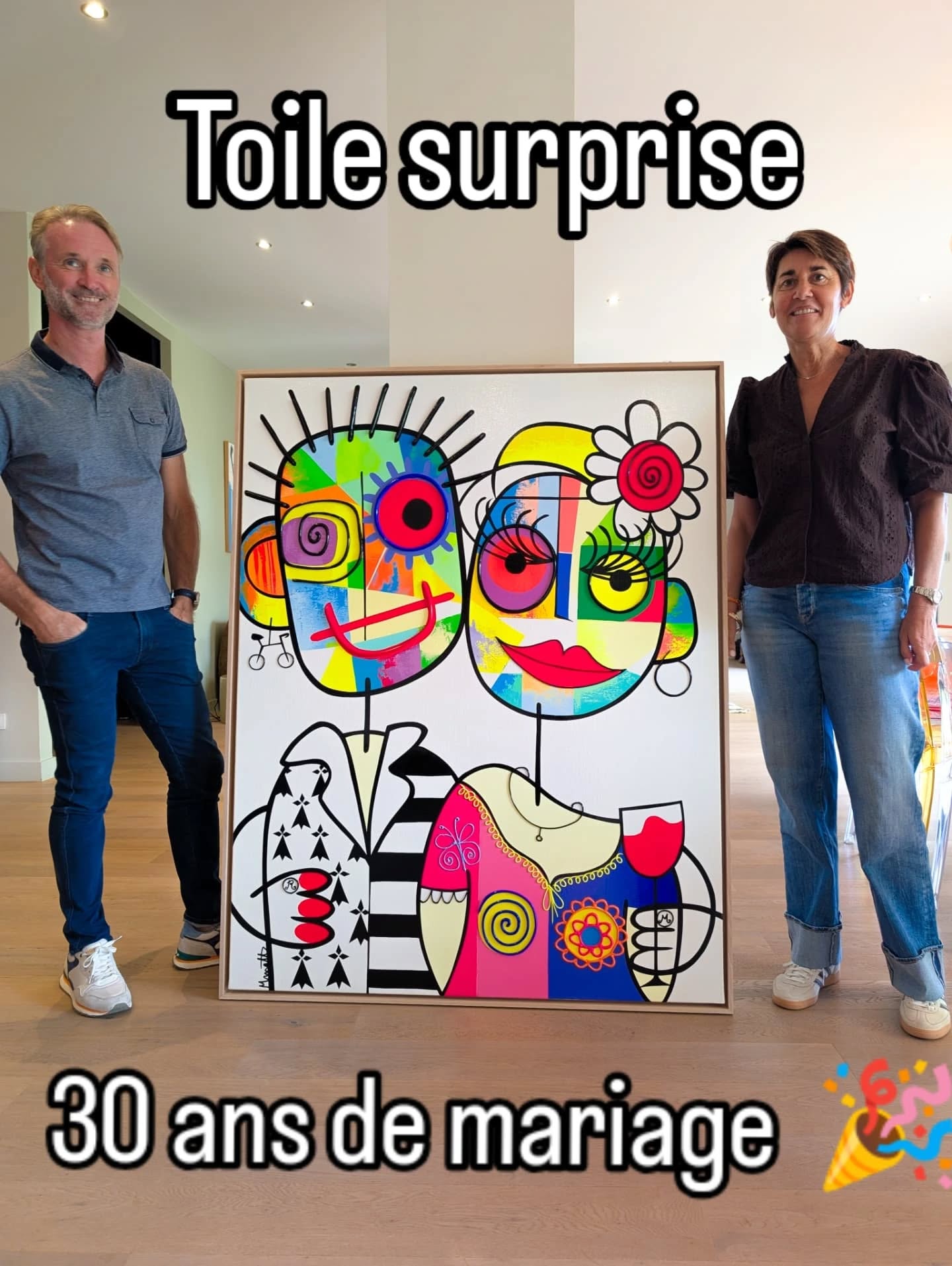 Pour fêter leurs 30 ans de mariage, Coralie voulait faire une surprise à Patrick : lui offrir une toile à leur image et remplie de symboles personnels (le vélo accroché à l'oreille de Patrick, le drapeau breton, le verre de vin, le petit collier, les initiales des prénoms des enfants sur les bagues, M et R ), nous avons imaginé cette toile avec Coralie dans le plus grand secret depuis fin mai et après validation de l'esquisse j'ai réalisé la toile que je suis venue leur apporter le jour de leur 30 ème anniversaire de mariage, le 2 septembre 2025, un très joli moment à jamais gravé dans mon coeur 🙏🙏🙏
"Nous" 114x146
"Il y a 30 ans ils se sont dit oui
Un oui d'hier qui vibre aujourd'hui
Une vie entière à écrire bien tapis
Dans la douce tanière de leurs cœurs épris
Une histoire sincère, juste elle et lui "
