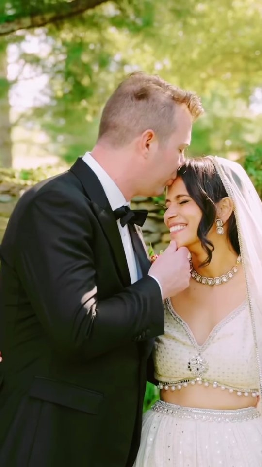 Somhrita and Daniel's Vedic-American fusion wedding was such a beautiful occasion. The breathtaking scenery at @airlieva perfectly complimented the love we witnessed between them!
So thankful to have been able to capture this with @sopho.tography
Vendors:
Media Team: @sopho.tography (photo) & @aspectcinemas (video)
HMUA: @priscillambeauty
Planner: @lizzienobleevents
Florals: @the_capital_flower_fairy
Drapery & Linens: @voileandveil
Desserts: @whimsyfancysweets
DJ: @districtremix
Catering: @airlieva (American cuisine) & @aditichakravorty (Indian cuisine)
Venue: @airlieva
.
.
.
.
#vawedding #weddingfilm #weddingvideography #weddingphotography
