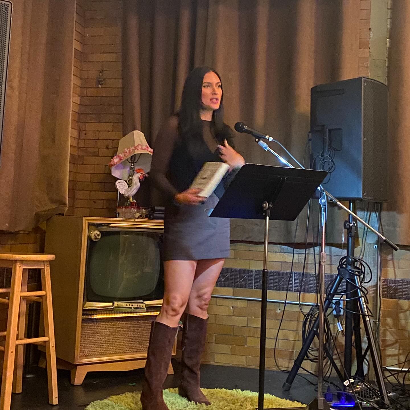 A full house for the 2025-26 season opener & birthday celebration for Lit Live at @thestaircase last night!! 🥳🎤📖 Brilliant readers @softasbones @jamesicairns @zalikarb @mahaila.blaise breathed life and power into the night’s theme of ✨MYSTERY/CLARITY/LIGHT✨ A beautiful evening to share words and memories and birthday cake 🎂🎂🎂 #hamont #litlive #readingseries #writingcommunity #canlit