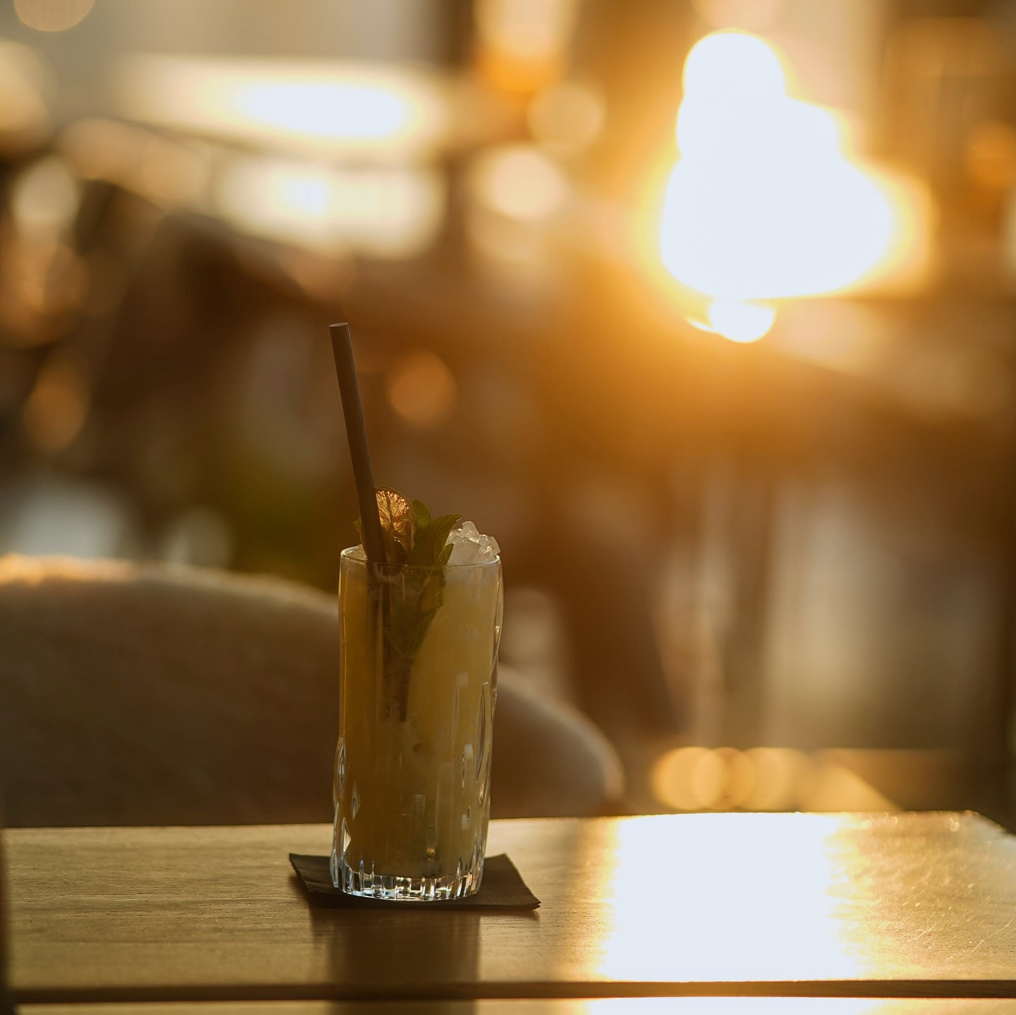 Golden hour hits different from above. At Aurora Rooftop Bar, every sunset is an experience – where the skyline becomes your backdrop and the night begins to shine.💫
#goldenhours #aurorarooftopbar #cocktaillovers