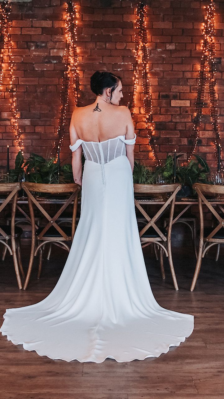 This is your sign to book your bridal appointment 🤍
Follow the link in our bio or call us on 07897376737
We can't wait to welcome you in store ✨️
Venue: @themillwakefield
Dress: @amalfibridal exclusive to Vows Bridal
Model: @yorkshiregem23
MUA: @saintsalonleeds
Hair: @emmalee_hairdesign
Accesories: @laurafernandezdesigns
Florsit: @houseofbloomfloral
Photographer: @princetakespictures
Venue Dresser: @evolvingcreationsbycarolx
Content Creator: @thehighlightreeluk
#yorkshirebridal #Wakefield #bridetobe