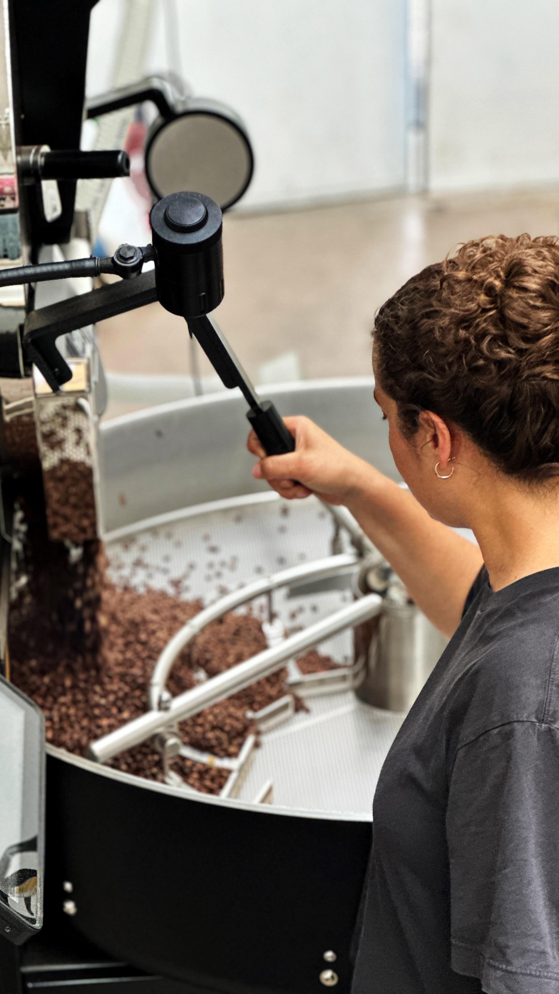 JULIETTE AUX CHAMPIONNATS
Ce week-end, retrouvez MOJO COFFEE Club au @paris_coffee_show du samedi 13 au lundi 15 septembre.
L’équipe participe à deux épreuves @sca_france
• Juliette au championnat de France de Torréfaction, seule concurrente féminine cette année
• Juliette & Thomas au championnat de Cup Tasting
On se retrouve là-bas ?
#pariscoffeeshow #specialtycoffee #mojocoffeeclub #torréfaction