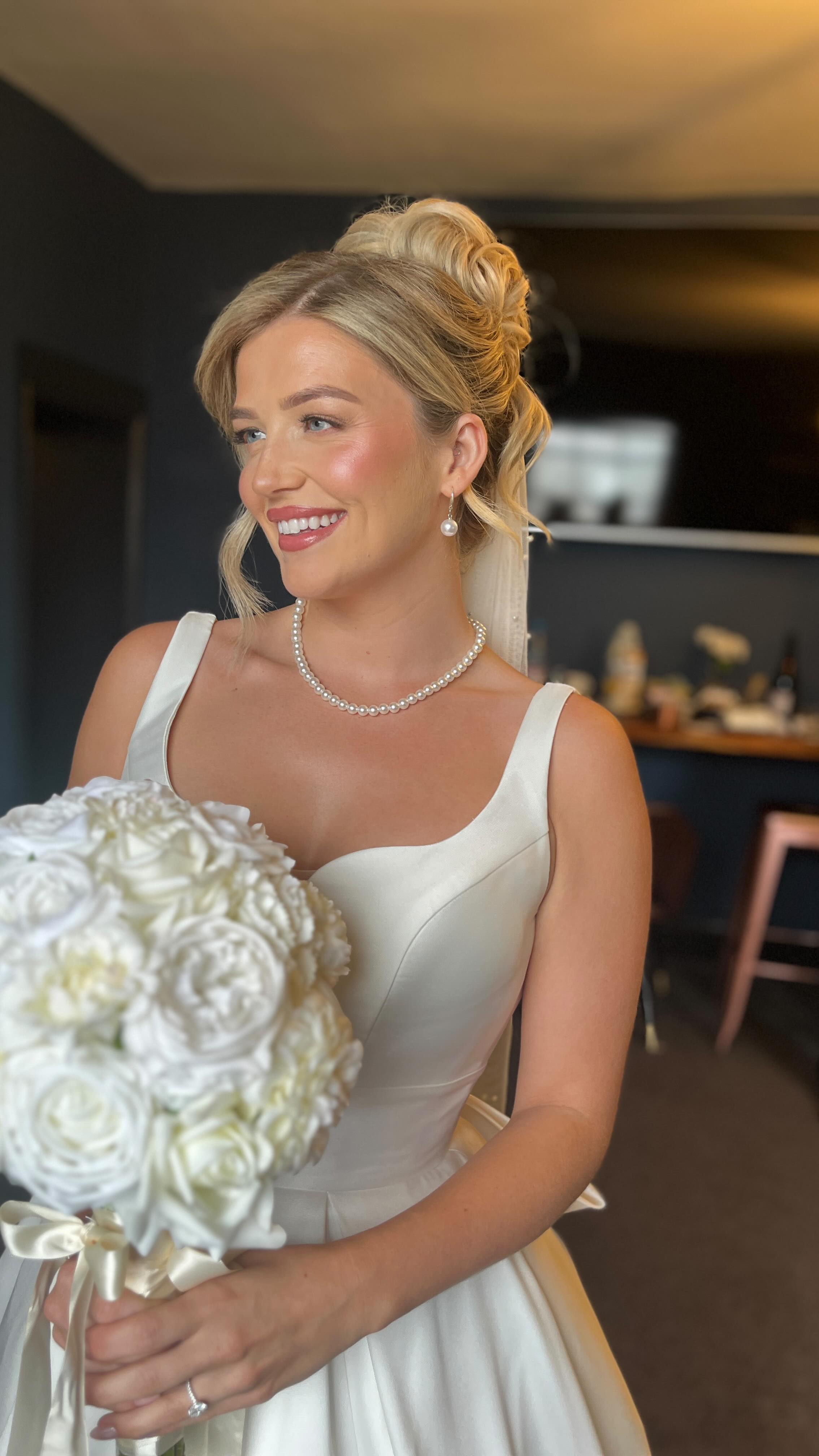 Our Secret Bride ✨
@bold.beautyx and I felt honoured that Ellie not only trusted us with her bridal glam but also trusted us with the biggest kept secret that it was infact a surprise wedding!!
What an incredible morning it was, full of excitement! Ellie you were a dream and looked absolutely incredible! ✨
@elledelia
@customhouseplymouth
@libertypearlphotofilm
@theprettyprop
.
.
.
#bridalhairstylist #bridetobe #bridalhair #destinationbridalhairstylist #destinationwedding #trendingbridalhair #timelessbrides #ukbridalhairstylist #modernbrides #weddinghairstylist #secretwedding #highbun