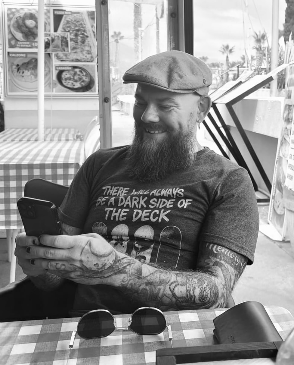 Kävin ruokkimassa ja ulkoiluttamassa uutta paitaa. Me molemmat tykättiin.
Jos sä tykkäät kanssa niin saat omasi hommattua omasi mun kaupasta:
#soundnstyle #uusipaita #paita #välipala #treffit