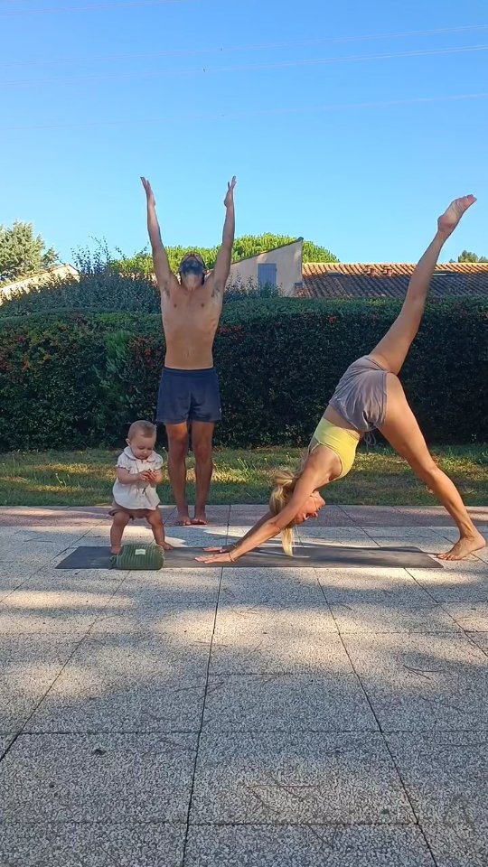 Ozâme est plus qu'un studio de yoga,
Il est l'évolution de notre histoire
Il est vivant, changeant chaque année,
Au rythme de nos compréhensions, de nos abandons et nos renaissances.
Pousser la porte de chez Ozâme, c'est partager un bout de nous, un bout de vous.
Nous pouvons éclairer seulement ce que nous avons traversé, alors si cela peut vous aider, vous inspirer, sachez sincèrement que vous êtes les bienvenus pour cette nouvelle rentrée.
C'est promis, on va vibrer !
Marine & Jérémy
#yoganancy
#ozamestudio