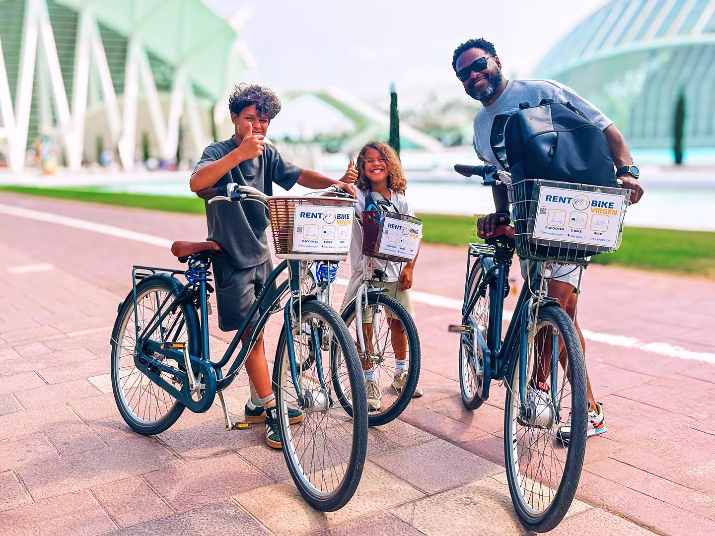 A cute apartment in the heart of the city and a fun bike tour—Guillermo was instantly sold! 🚲☀️
With his two boys along for the ride, we explored Valencia the easy way: cycling through the city, taking a terrace break for some tasty drinks (and some well-deserved kid downtime 😉), and soaking up everything the city has to offer for young and old.
Guillermo:
“Awesome boys’ week with my two kids! Great apartment through Get Involved Valencia and super handy tips from June!”
✨ Valencia has it all—city vibes, beach days, sea views, and sunshine! What are you waiting for?
Tours in DE/EN/ES/IT/FR/NL
.
.
#gezelligfietseninvalencia #valencia #gezelligvalencia #fietstour #biketour #hiking #hikinginspain #fietseninvalencia #weekendjeweg #cargobike #getinvolvedvalencia #bezienswaardighedenvalencia #bikerental #nederlandsegidsinvalencia #bezienswaardighedenvalencia #citytripvalencia #stedentrip #fietstocht #thingstodoinvalencia #visitvalencia #highlightsvalencia #winetasting #tapastour #paellacookingclass