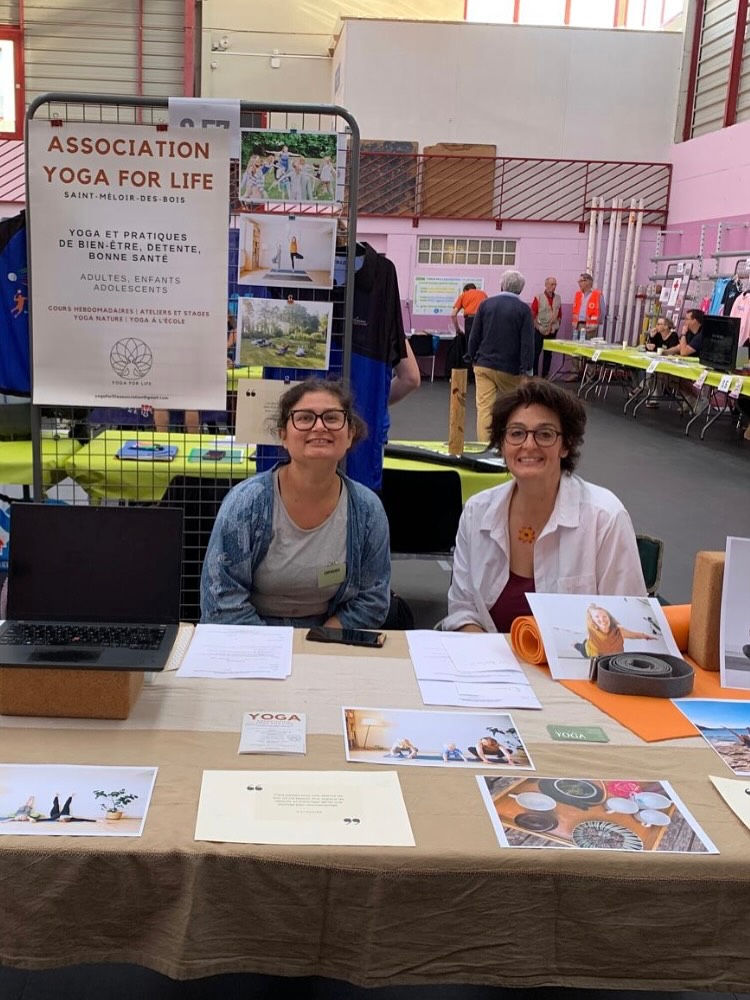 C’était un grand plaisir de vous rencontrer / vous revoir au forum des associations à Pluduno, Dinan et Broons, merci encore pour l’intérêt que vous avez porté à mes cours de yoga. Et un grand merci à toutes les associations avec qui je travaille, merci à tous pour votre temps et présence au forum ! ❤️
Les prochaines 2 semaines je vous offre des séances découvertes gratuites (Reserver votre place NOW!)
✨à Pluduno, le 11 septembre, jeudi (9h30-11h), Salle Chateaubriand
✨à Broons, le 12 septembre, vendredi (9h45-11h), Salle de Danse, Maison des Associations
✨à Dinan: le 15 septembre, lundi (12h15-13h30), Maison des associations, La Source (Salle Parigot)
✨à Dinan: le 18 septembre, jeudi (12h15-13h30), Maison des associations, La Source (Salle Trintignant)
Si possible, venez avec un tapis, un coussin, une couverture et une tenue souple. Quelques tapis/ du matériel supplémentaire seront disponibles dans la salle.
À bientôt
Evi
Eva Cmarova (Evi Sola Yoga)
Professeur diplômée de Yoga (Adultes/ Enfants)
www.evisolayoga.com
07.74.88.72.18