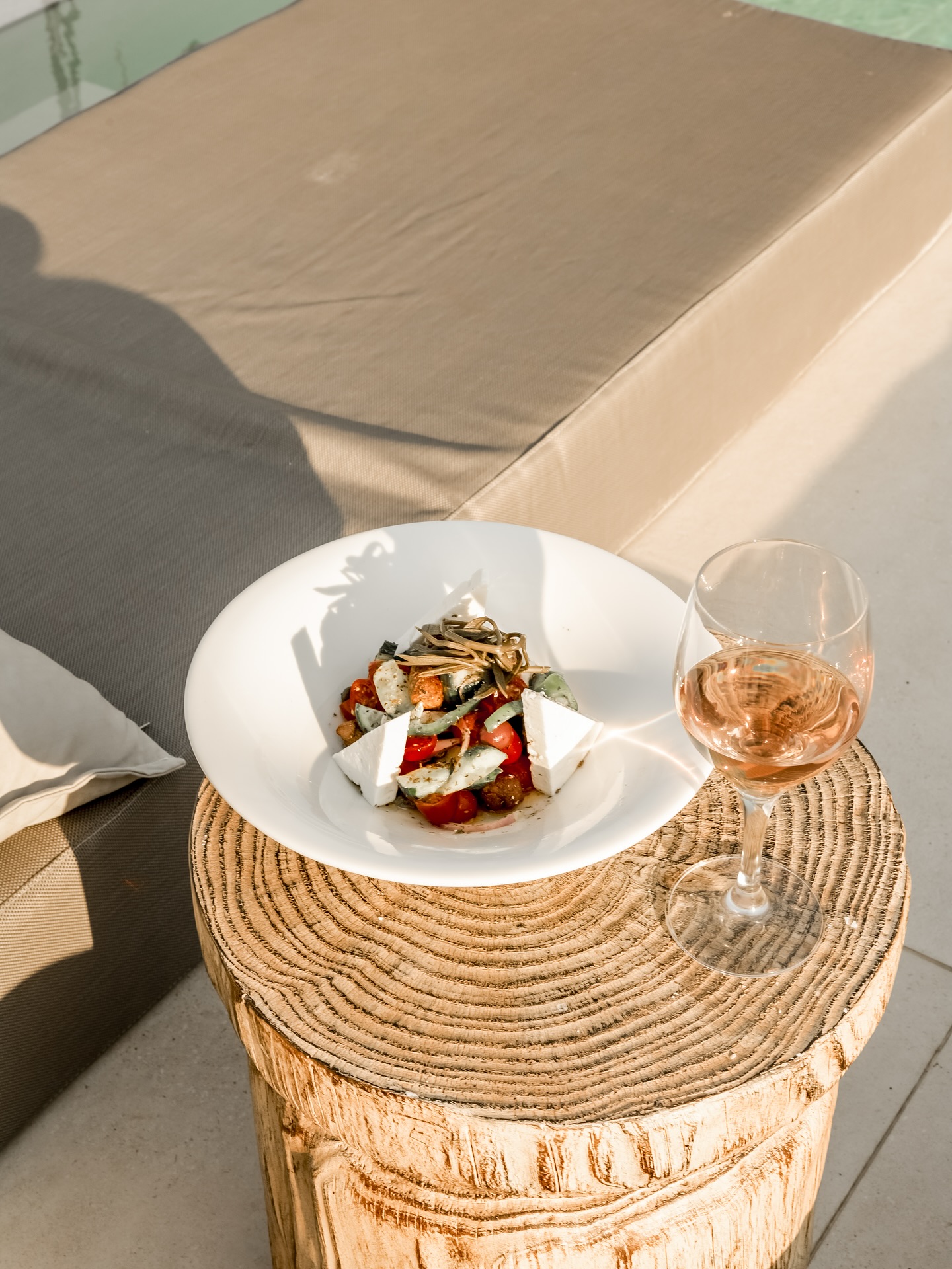 The perfect mix of relaxation and great food. This is what vacation is all about.
📍 @hotelsivota