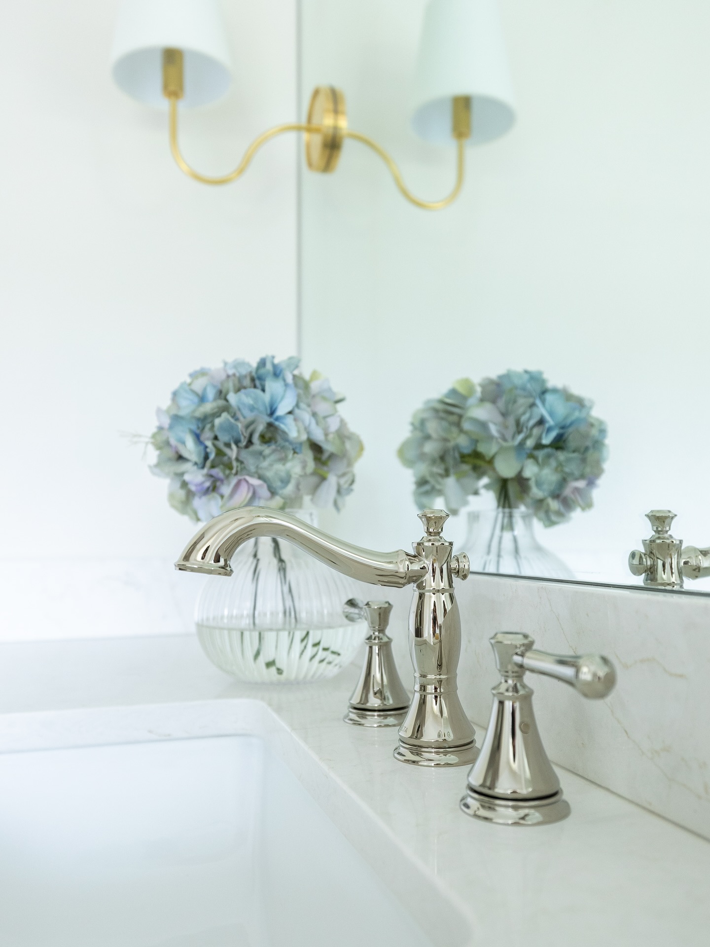 A serene escape wrapped in natural light〰️This primary bath suite pairs timeless finishes with subtle luxury — the perfect start and end to your day. And best of all, this beautiful home is available now and move-in ready.
Builder: @dickensbuilt
Photography: @jennifer.saltsman.photography
📍9932 Whittmore Park Lane
Collierville, TN 38017
#home #homedesign #customhomes #available #interiordesign #timelessinteriors #interiors