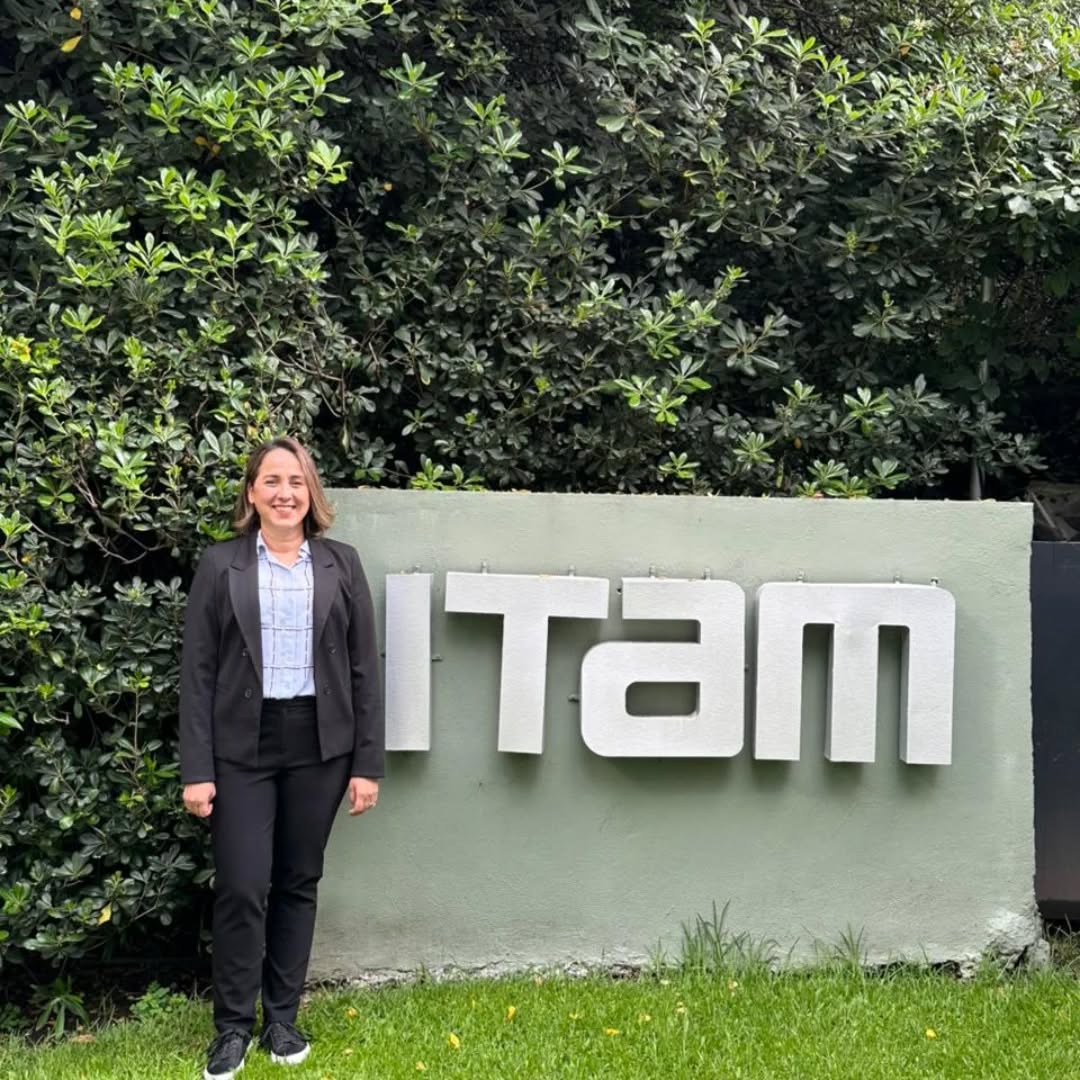¡Estoy feliz de compartirles que hoy comienzo la certificación en Planeación Financiera en el ITAM! 🎉
Tenía mucho tiempo esperando este momento y estoy muy emocionada. Quienes me conocen saben cuánto amo estudiar y cuánto me apasiona mi trabajo.
Este es el último paso para lograr el Master en Seguros, un sueño que he construido con esfuerzo y pasión. 💙