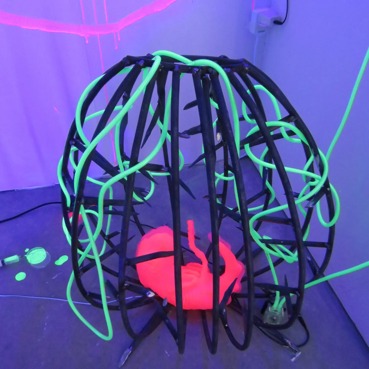 I never showed this work!!! I just showed me ahah so here it is 'q10 laboratory' but you did really have to be in the room 😋
Mixed media - steel, silicone, mysterious liquid and powder, faux fur, electrical equipment
#art #artist #norfolkart #fineart #sculpture #silicone #steelwork #ruskinschoolofart #smallartist #smallbiz #neon #neonart #uvart #uvartist #artdegree #alien #alienart #alternative #spikes