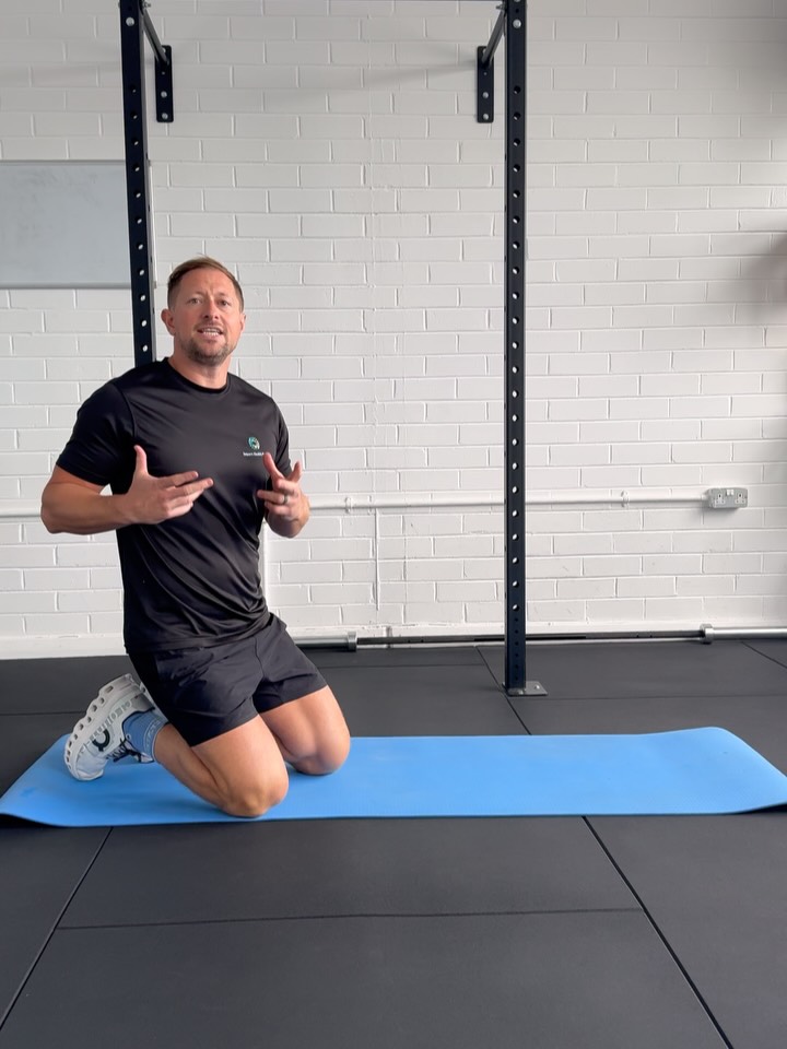 “Knee tendon conditioning”🦵
Tendons get a good hammering from hills, stairs, kneeling and exercise 😳
These are some simple to more challenging movements we use for rehab in the clinic.
1. Simple high kneeling
2. Bear crawl hold with weight shift
3. Bear crawl hold to downward dog to reverse Nordic
If you need help with those knees DM us 🦵 📞 📱
#kneepain #kneerehab #kneeexercises #physiolife #pain #qualityoflifematters #squat #reversenordic #bearcrawl #downwarddog