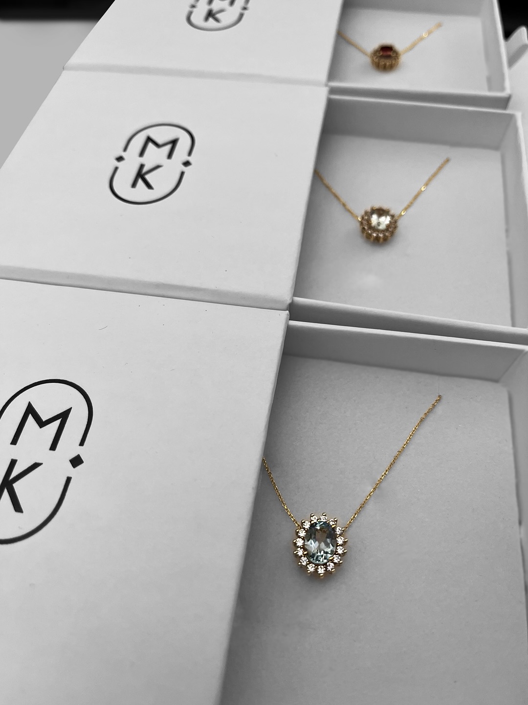 3 Custom made-to-order Pendants for the 3 Bridesmaids❤️🤍🩵Swipe to explore their 3D design process
#mkfinejewerly #bespokecreations #gold #redagate #whitetopaz #bluetopaz #gemstones #custommade #pendants #jewelrydesigner