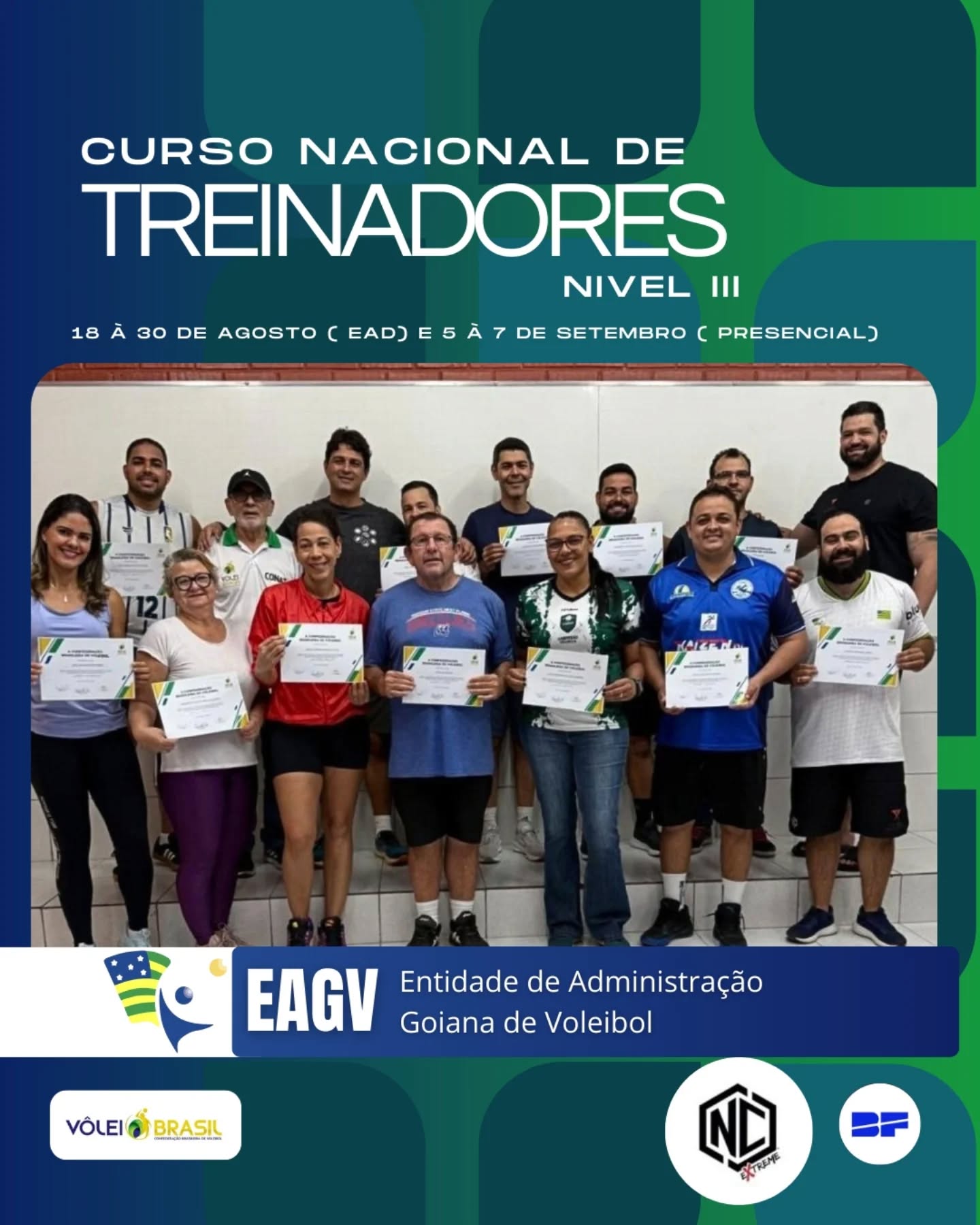 Formação e excelência no voleibol!
Aconteceu em Goiânia (GO) o Curso Nacional de Treinadores de Voleibol de Quadra – Nível III, realizado no período de 18 a 30 de agosto (EAD) e de 5 a 7 de setembro de 2025 (presencial), com carga horária de 80 horas.
Sob a direção do Prof. Dr. Luiz Delmar da Costa Lima e orientação do PhD. Gustavo de Conti, o curso contribuiu para elevar ainda mais a capacitação de profissionais que fazem a diferença no voleibol brasileiro.
A EAGV – Entidade de Administração Goiânia de Voleibol tem orgulho de apoiar iniciativas que fortalecem o esporte e garantem o desenvolvimento de técnicos e treinadores em nosso estado. 🚀
👉 Continue acompanhando o @eagv.oficial e fique por dentro de todas as ações que movimentam o voleibol goiano!