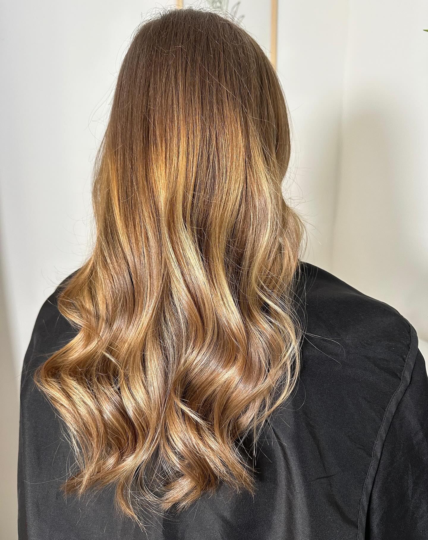 Die Haarpracht der letzten Wochen zum Anschauen. 🤍
#friseur #friseursachenanhalt #friseurmeister #blondexperte #emphaarthie #bymadeleinedoering