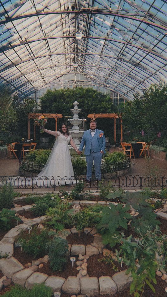 Claire & Cameron wedding was simply beautiful at the @krohnconservatory
•
#weddingphotography #theknotpro #weddingphotogapher #daytonphotographer #ohioareaphotographer #krohnconservatorywedding #love #truelove #soulmates #weddingwire #simplebeauty
