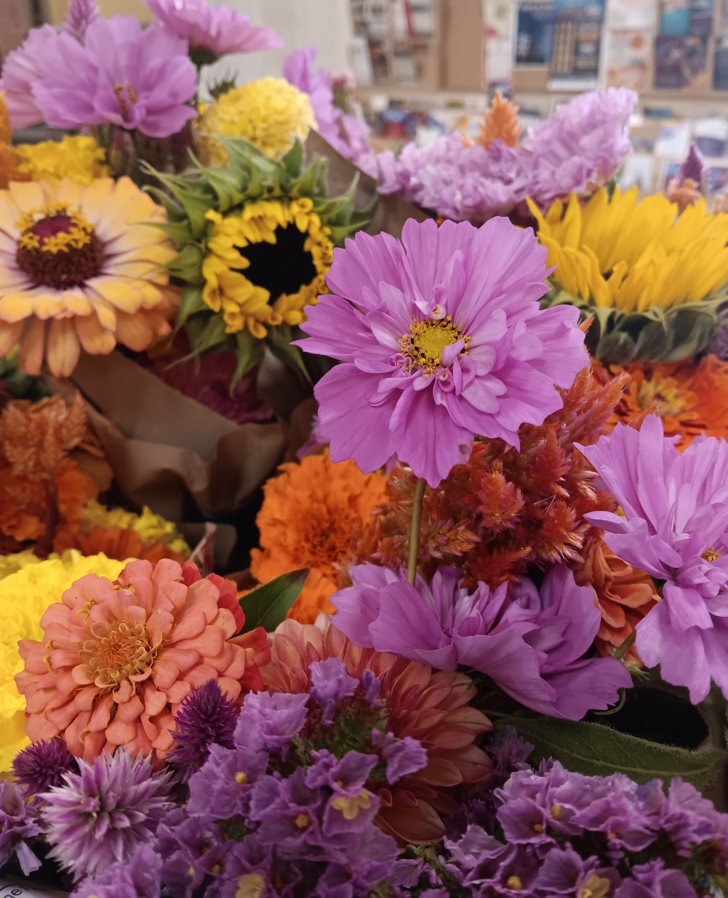 Today's WFM2Go pack day was full of colourful flowers, cauliflower, and so many pears! â
â
#wolfvillefarmersmarket #wolfville #annapolisvalley #novascotia #farmersmarket #wfm2go #shoplocal #eatlocal #buylocal #supportlocal #freshproduce #community #letsdothis