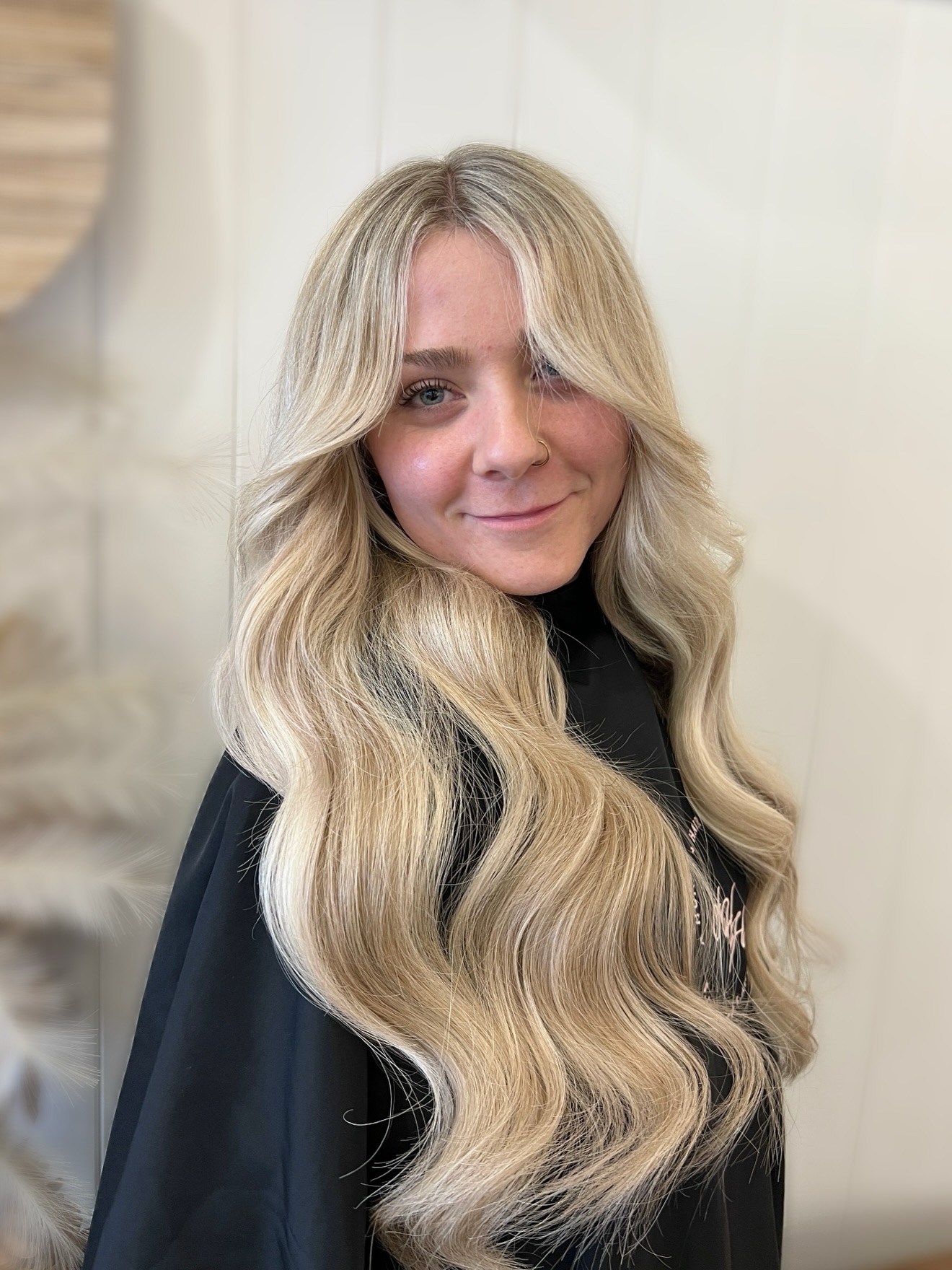 Hey there, cutie 🥰
A super beautiful transformation using 180g of 22” @hunnyhair.extensions in shades Toasted Almond, Vanilla Latte & Iced Champagne 🥂
#hunny #hunnyhairextensions #canberrahairextensions #blondehair #blondextensions #geniusweft #invisiweft