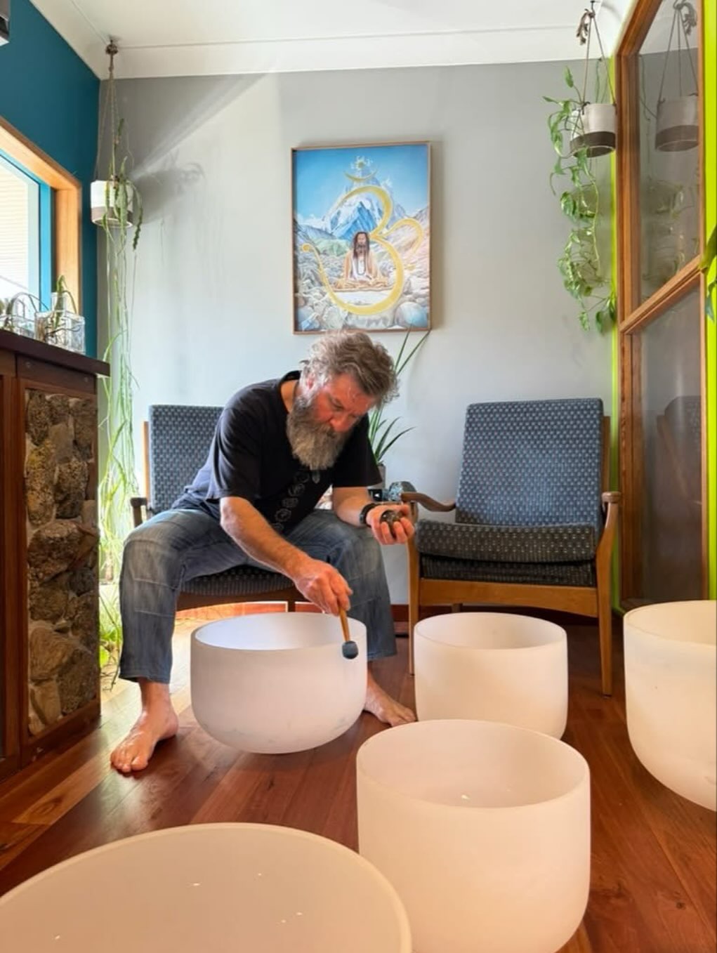 It’s not every day you meet a tradie-turned-sound-healer. But then again, Scott Rowlands - known to many as Himavan - isn’t your average bloke. 🛠️🔔
From tools to tuning forks, Scott’s journey is as unexpected as it is inspiring, bringing crystal bowls, Tibetan sound baths and deep vibrational healing to the Northern Beaches.
✨ Curious about how a chippie became a healer? Tap the link in bio 👆to read his full story.
#YouNorthernBeaches #NorthernBeachesWellness #SoundHealingSydney #HimavanHealing #VibrationalHealing #SoundTherapy #BrookvaleWellness #MindBodySpirit #HealingOnTheBeaches #EnergyHealingSydney