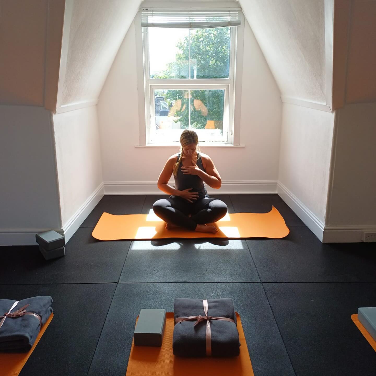 Yoga for people with medical conditions starts @faypedlerphysiotherapy in Plymouth this week.
A 6 week program thoughtfully guided by research to help you feel better.
This class is perfect if you have pain, stress, anxiety, depression and many other conditions.
.
.
#plymflowyoga #yoga #yogapractice #flowyoga #vinyasa #vinyasaflow #yogaclass #plymstock #plymouth #yealmpton #yealmptoncommunitycentre #brixtondevon #southhams #devon #yogaforpain #yogaforstress #yogaforeveryone #faypedleryoga