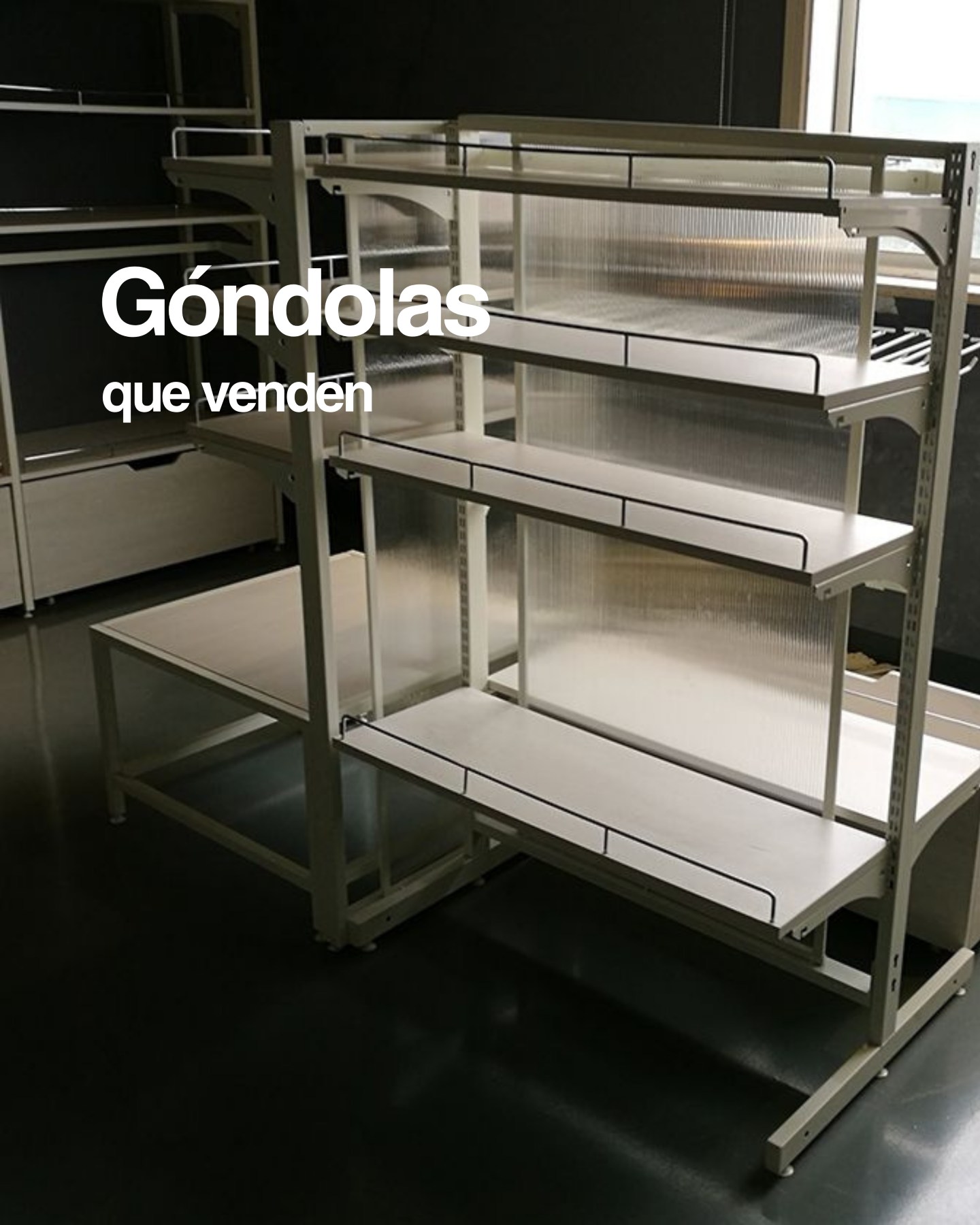 En tiendas de conveniencia, las góndolas son mucho más que estanterías metálicas:
son el escenario principal donde los productos compiten por la atención del cliente.
Su diseño y distribución pueden aumentar el tiempo de permanencia en el pasillo y, con ello, las ventas.
Una góndola bien pensada combina resistencia, modularidad y visibilidad, maximizando el espacio sin sacrificar estética ni orden.
#RetailDesign #StoreFixtures #GondolaDisplay #RetailExperience #StoreDesign #VisualMerchandising #SULAMOB #RetailTips
