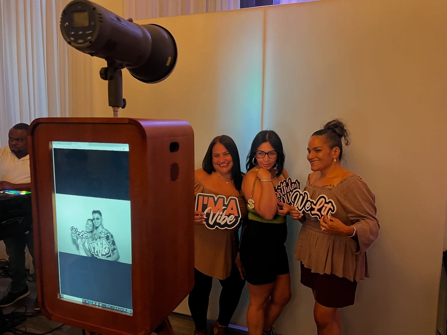 Great birthday at Vistamar Restaurant and Lounge in City Island. Guests LOVED our Retro Open Air Booth. Our booths are perfect for any occasion.
Book at www.enventertainmemtny.com
#photobooth #photoboothrental #photoboothwedding #birthdaycelebrations #newyorkeventplanner #westchesterweddings #connecticutwedding #newyorkwedding #scarsdale #hudsonvalley #sweetsixteen #barmitzvah #corporateevent