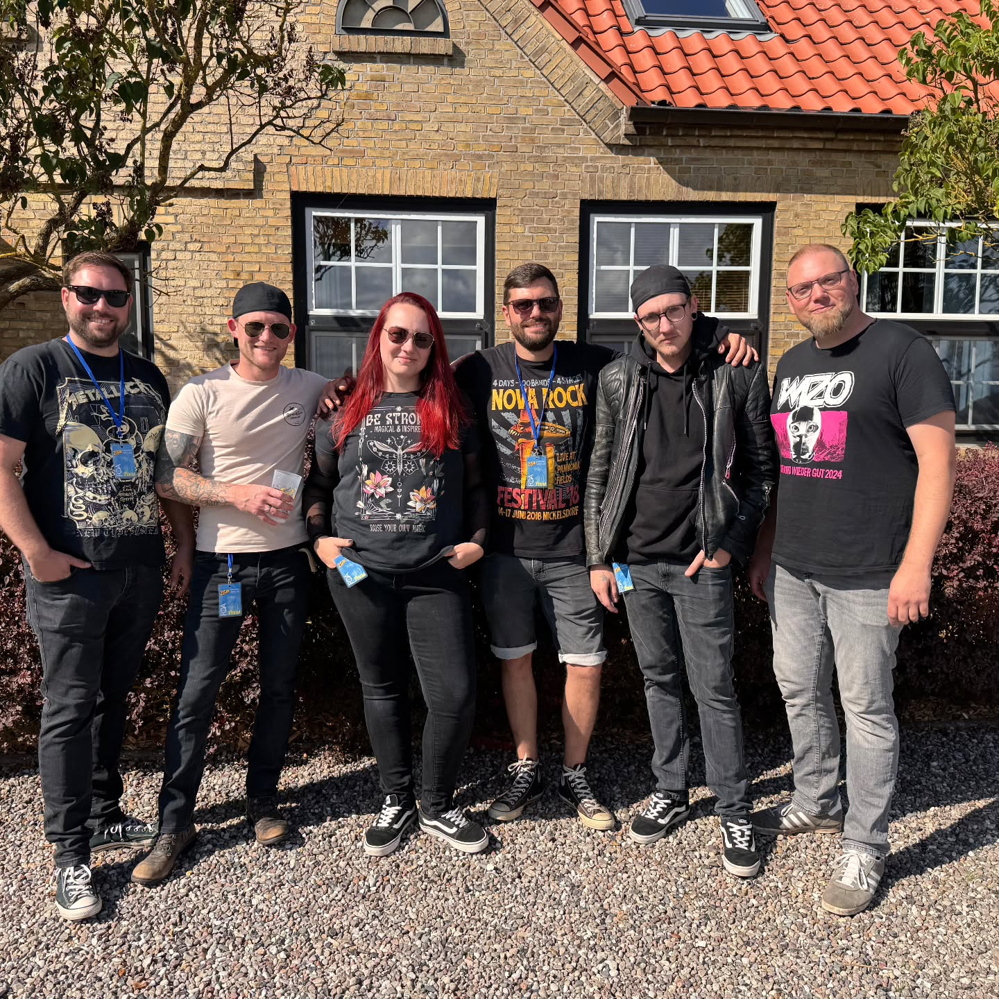 Das letzte Wochenende stand im Zeichen der Rock Musik beim 25. Fehmarn Open Air Festival in Strukkamp. 'First responder' hat die Bühne gerockt und bei uns im Haus im Felde die nötige Energie dafür sammeln können 🤘
#first_responder_official
#hausimfelde
#Fehmarn
#Festival
#ferienwohnungen
#ferienappartements
#rockmusik