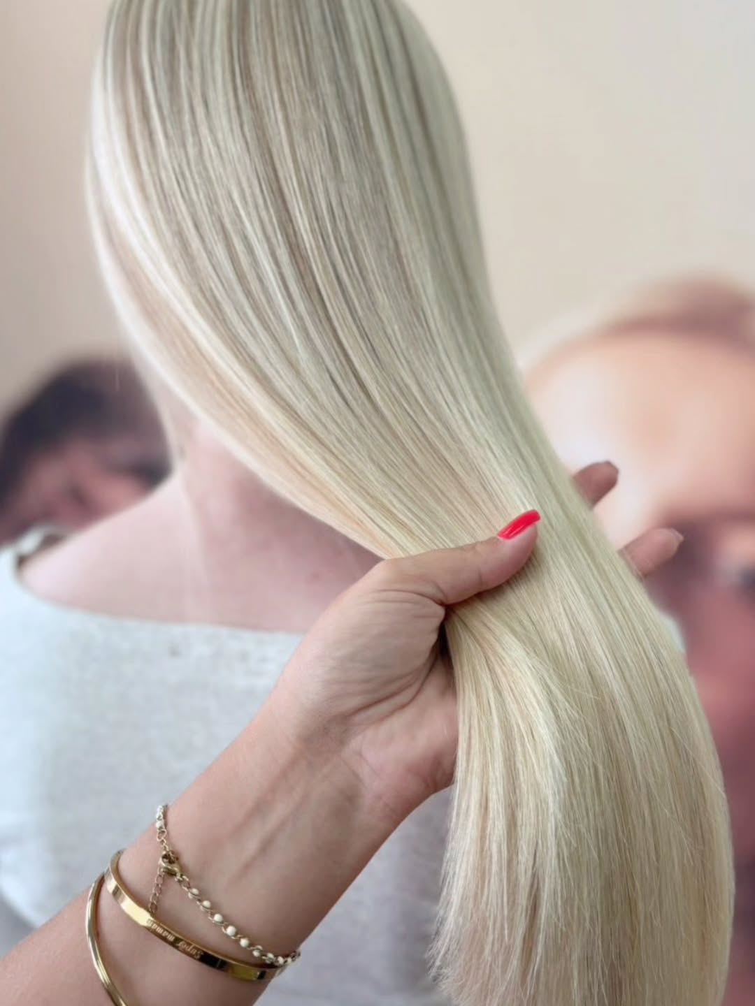 ✨ Blond XL goals ✨
Longueur de rêve + brillance polaire ❄️ = combo parfait 💕
Un vrai #HairCrush pour cette chevelure extra longue et lumineuse ✨
Tu veux toi aussi un blond canon ? 👇
📲 Réserve ton rdv sur espritcoiffure.fr
#BlondVibes #HairGoals #EspritCoiffure #XLHair #ShinyHair #BlondAddict