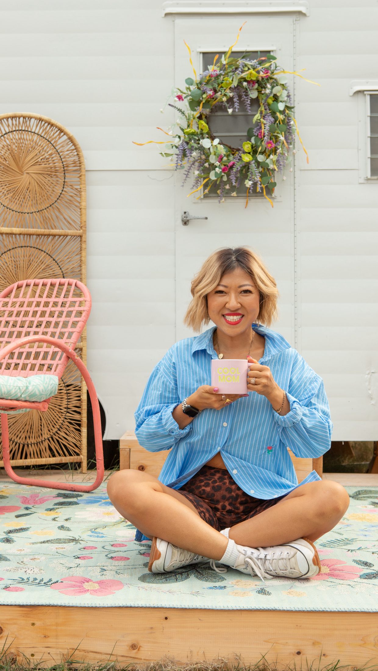 I see you, Mama… wearing all the hats, getting kids out the door on time 🏃🏻🏃🏻♀️, packing the lunches, driving the taxi 🚕, signing off on the homework, cook👉🏽clean👉🏽repeat, checking in on your people 📞, snuggles and big feelings, getting that walk in 👟, showing up at work and doing THE DAMN THING🤘🏽
Today’s a fresh NEW day to make magic happen ☀️
P.S. your buns look fabulous🍑 and I’m so proud of you 🤟🏽
📸✨ @dizon.photography
#backtoschool #mommode #multitaskingmom #kacieandco #oregonlashartist #lashextensionspdx #oregonlashes #oregonbeauty