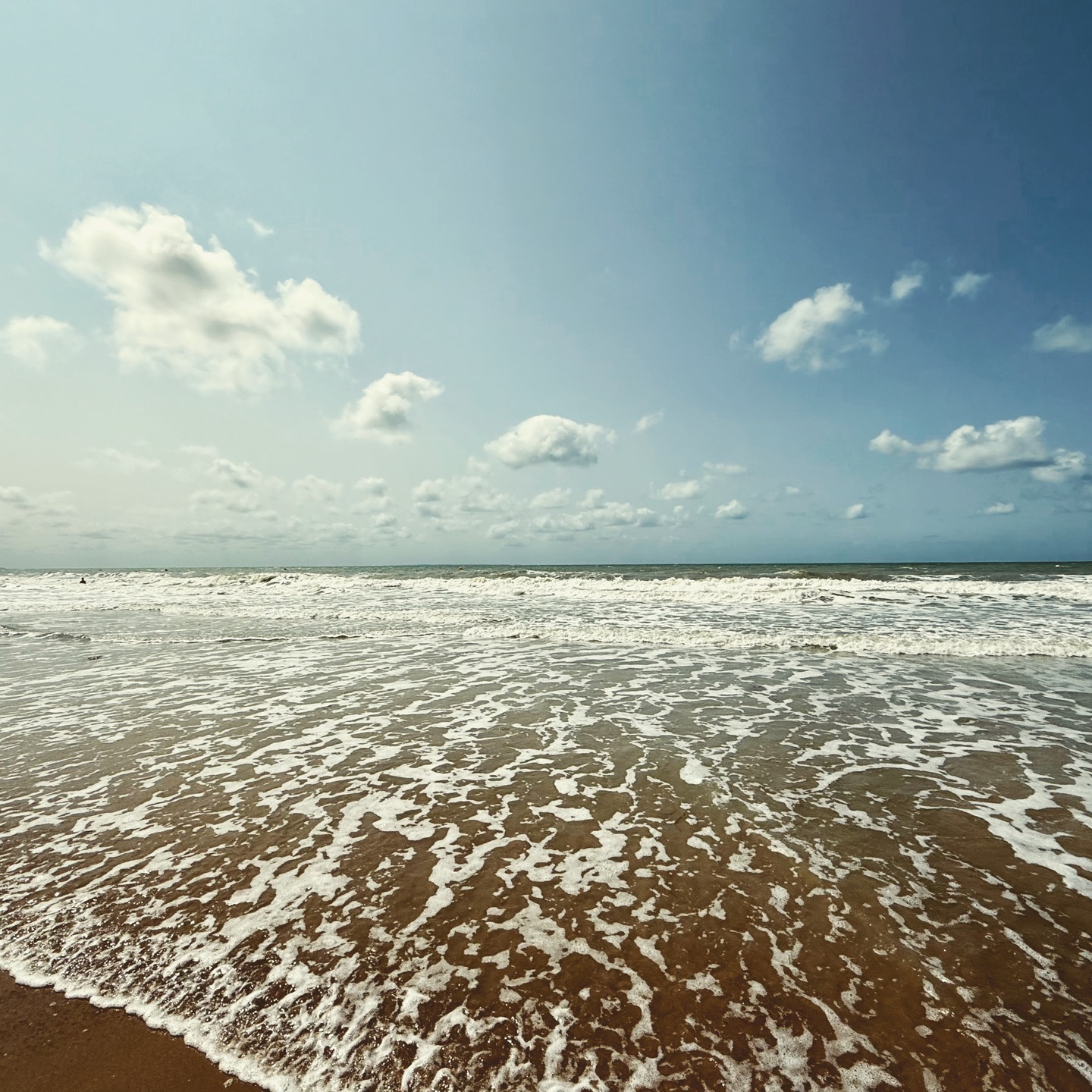 💛 Neuer Blogpost!
Eine stille Reflexion über Selbstfürsorge und Fürsorge
Viele von uns begegnen in verschiedenen Lebensabschnitten der Frage: Wie sehr darf oder muss ich für andere da sein, ohne mich selbst zu verlieren? Unser neuer Blogartikel beschäftigt sich genau mit diesem Balanceakt – zwischen Nähe geben, Verantwortung übernehmen und die eigenen Grenzen achten. 🌿
🔗 Den vollständigen Artikel findet ihr im Link in Bio! #NeuerBlogArtikel #Selbstfürsorge #FürsorgeUndSelbstaufgabe #GrenzenSetzen #LiebeUndBalance #AchtsamLeben #EmotionalesWohlbefinden #AnderenHelfen #wegestattwände #wegestattwaende #reisegedanken #reiseblog #neuanfang #vanlifegermany