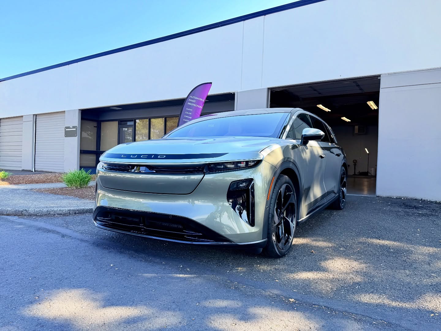 Bold in design. Seamless in protection. ✨
Two-tone transformation, crafted by Vega Wraps.
#VegaWraps #LucidGravity #LucidMotors #TwoTone #CarWrap #PPF #LuxurySUV #EVlife #PaintProtection #LuxuryCars #CustomWrap #DreamCar #CarCulture #LuxuryLifestyle