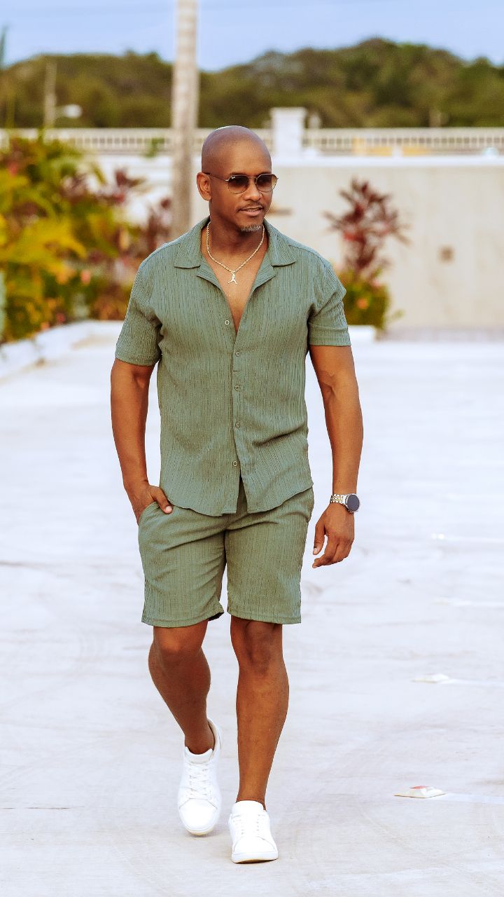 Now I understand what my clients go through. Posing is so hard.
I wanted my first associate in my photography journey to capture this milestone. Respek mi G @emaniphotographyjamaica