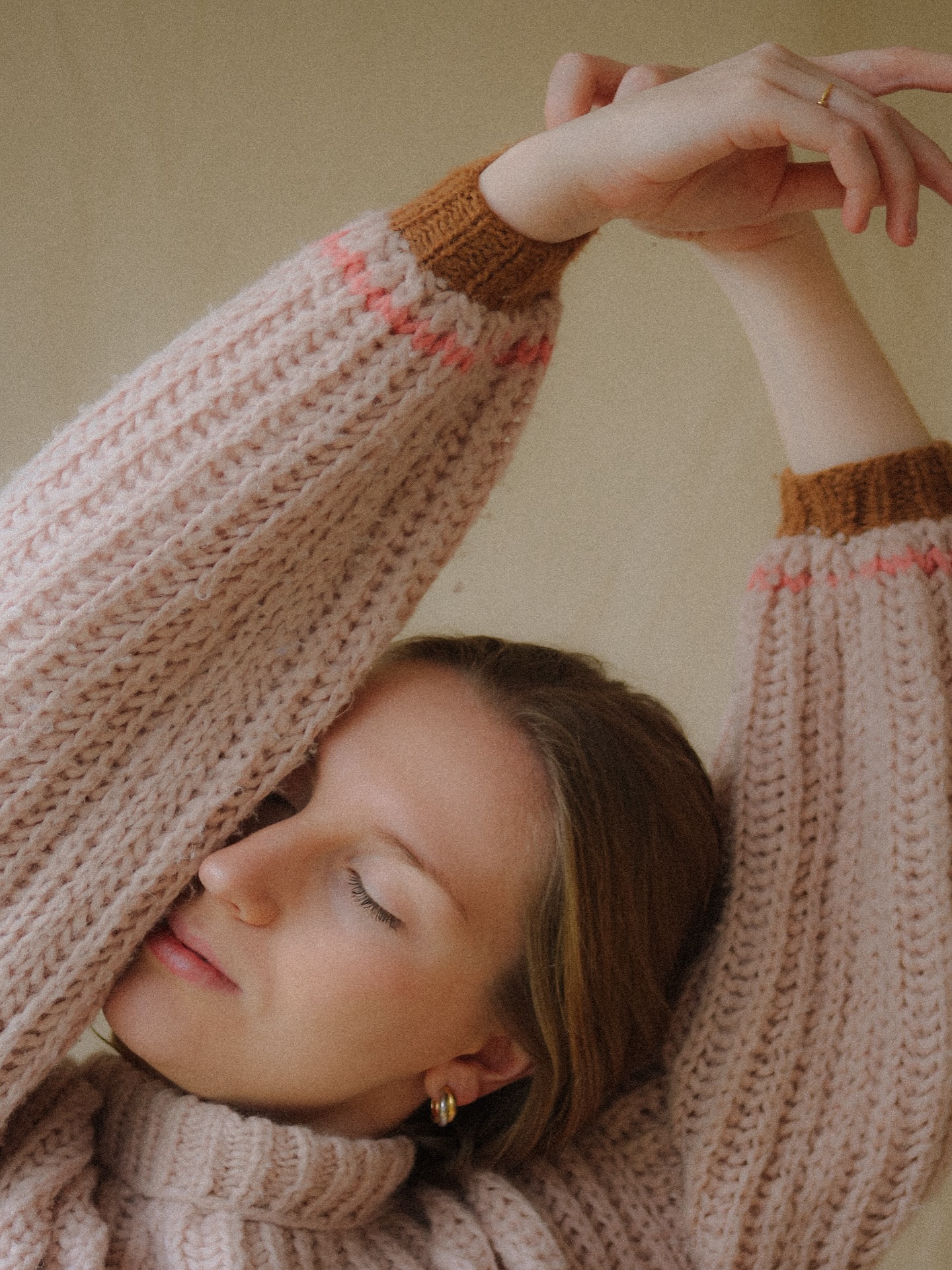 Slowly getting ready for sweater weather 💕🧡
#knitweardesigner #falloutfit #fallstyle #knitwear #ootd #alpacaknit #sweaterweather