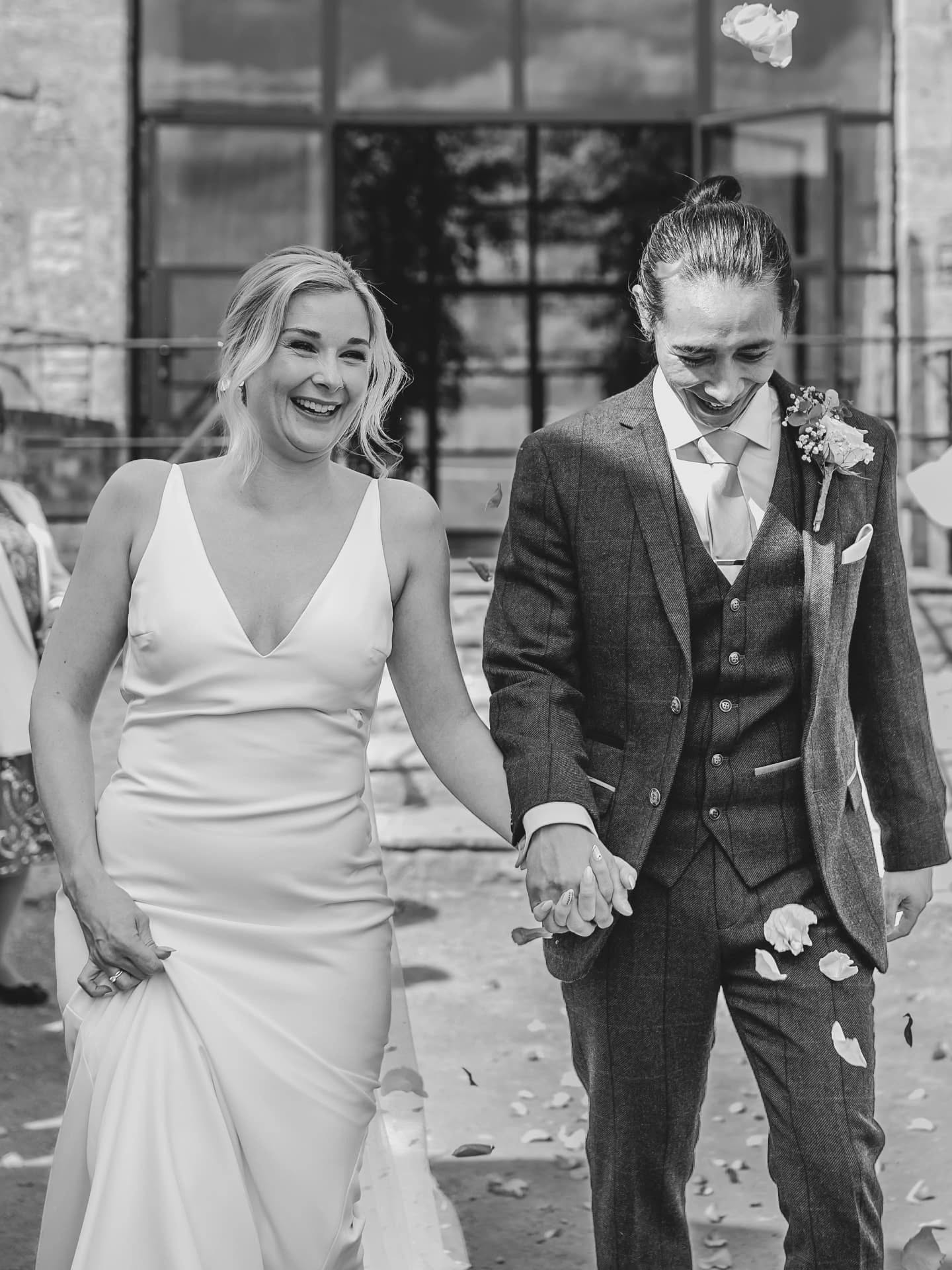 The grid definitely needed some black and white 🤍🖤 R&S at @yardspaceoldgore
#oldgore #oldgoreyardspacewedding #oldgorewedding #cotswoldwedding #cotswoldweddingphotographer #gloucestershireweddingphotographer #wiltshireweddingphotographer #oxfordshireweddingphotographer #blackandwhitewedding #weddingphotographer