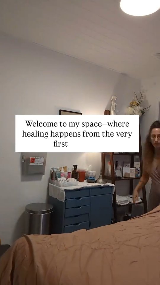 🧘🏾♀️Setting up the clinic is my grounding ritual—plants watered, sheets smoothed (wrinkles and all ), room spray flowing. As the space gets ready, so do I… and then the magic begins
Ready to feel grounded, cared for, and recharged? Book your session today and step into a space created just for your healing.
👉 Tap the link in bio to schedule your appointment.
#HolisticHealing #AcupunctureSantaCruz #SantaCruzWellness #SantaCruzLiving #NaturalHealing #HolisticHealth #WellnessJourney #MindBodyBalance #SantaCruzLife #HealingSpace