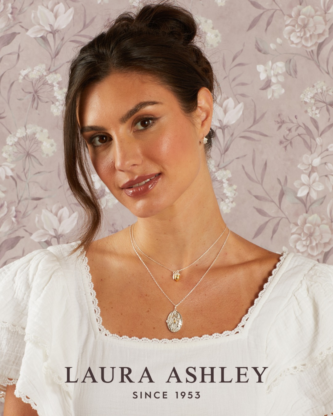 Drawing from the quiet beauty of twilight tides and windswept moorlands, Waters Edge, the new Laura Ashley collection, blends ethereal femininity with a darker, more grounded elegance. Both nostalgic and contemporary, it’s a collection that honours heritage while embracing modern romanticism.
Shop now using the link in our bio 🌻
#prhjewellery #lauraashley #primrosehilljewellery #lauraashleyjewellery #newcollection #recycledsterlingsilver