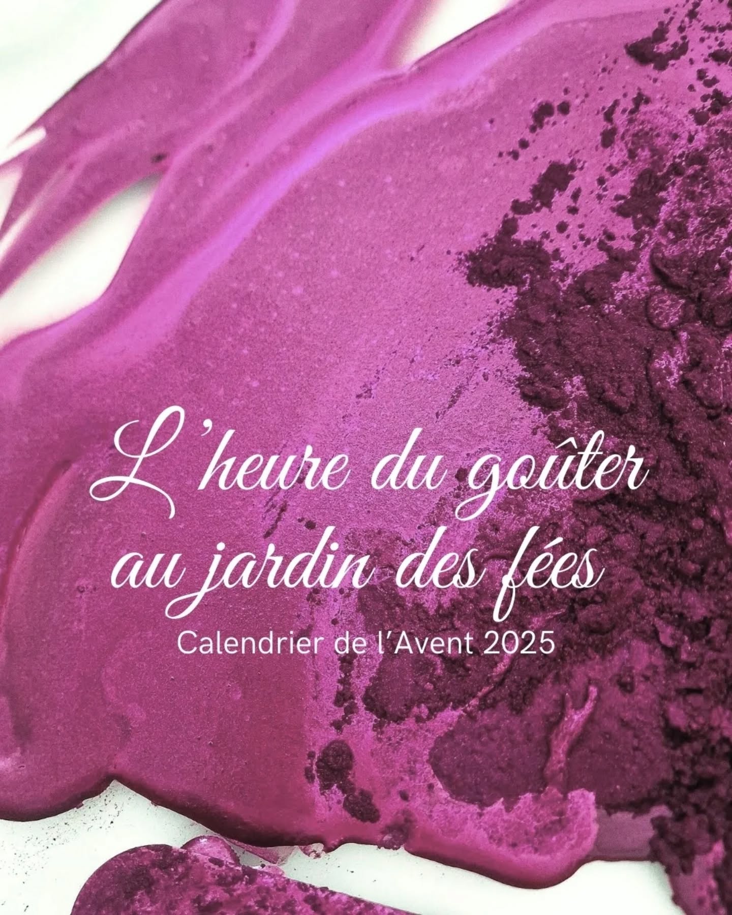 Nous arrivons déjà aux derniers jours de la promo sur la prévente du le calendrier de l'avent! Le temps a filé si vite depuis son lancement que nous en sommes déjà à 101/150 calendriers réservé ! Merciii✨ C’est un projet qui me tient particulièrement à cœur, et que j’imagine comme une petite parenthèse enchantée pour attendre Noël en couleurs. Cette année, le thème est “Le goûter au jardin des fées”, avec 25 aquarelles en quart de godets dont 22 inédites qui m’ont demandé beaucoup de travail et de recherche pour vous emmener dans un univers délicat et poétique. Pendant encore quelques heures, jusqu'au 6 septembre à 10h, le calendrier est disponible à tarif préférentiel avant de passer en plein tarif. Si vous aviez envie de vous l’offrir (ou de l’offrir à quelqu’un qui aime peindre), c’est vraiment le bon moment pour le réserver 😱
Maintenant que le message important est passé, papotons un peu 🤣 désolée de revenir comme ça un peu brutalement mais les jours passent vite et je devais mettre l'info
J'ai repris doucement le travail mais je suis en repos la semaine prochaine, je pars à l'étranger avec des copaings
Les calendriers de l'avent avancent super bien
La production de la collection d'automne va commencer ce week end
J'essaie de rattraper les mails mais il y en a pas mal
Je vous fais le tirage au sort du dernier concours sous le prochain post et j'enchaîne avec le prochain concours (j'étais trop à plat cet été j'ai rien pu faire sur les réseau)
Ça va vous ?
La rentrée se passe ?
Ici c'est grosse fatigue pour cause d'enfilade d'insomnies mais on tient le coup 💪
#aquarelle #lepigmentarium #aquarellefrance #peintureaquarelle #aquarelleaddict
#illustrationaquarelle #createurfrancais #faitmainavecamour #artisanatfrancais #artisanlyonnais #artisanal #noelcreatif #ideecadeaunoel #calendrierdelavent #calendrierdelavent2025