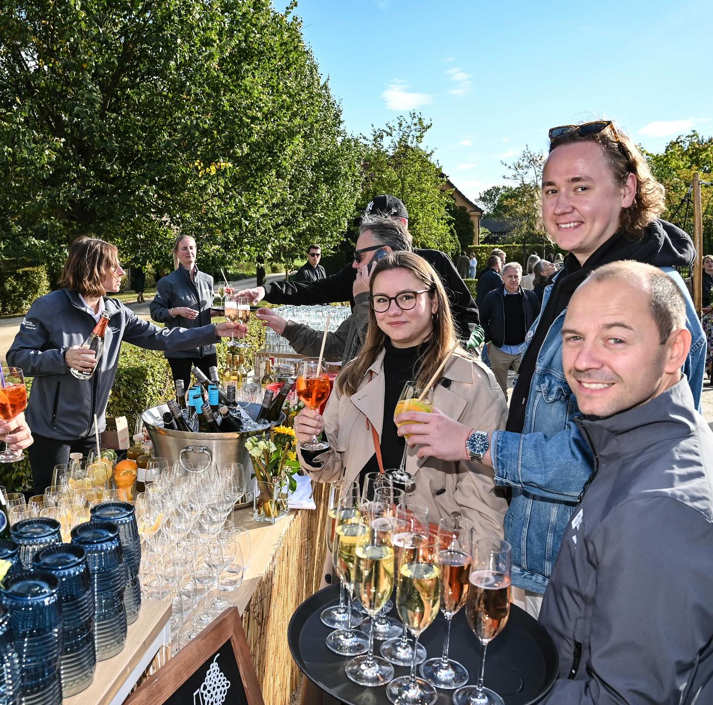 Es warten tolle Filme, gute Gespräche und eine traumhafte Location auf euch. Wir freuen uns auf euren Besuch.
11.9.-14.9. @filmohnegrenzen
#filmohnegrenzen #eibenhof #eventlocation #badsaarow