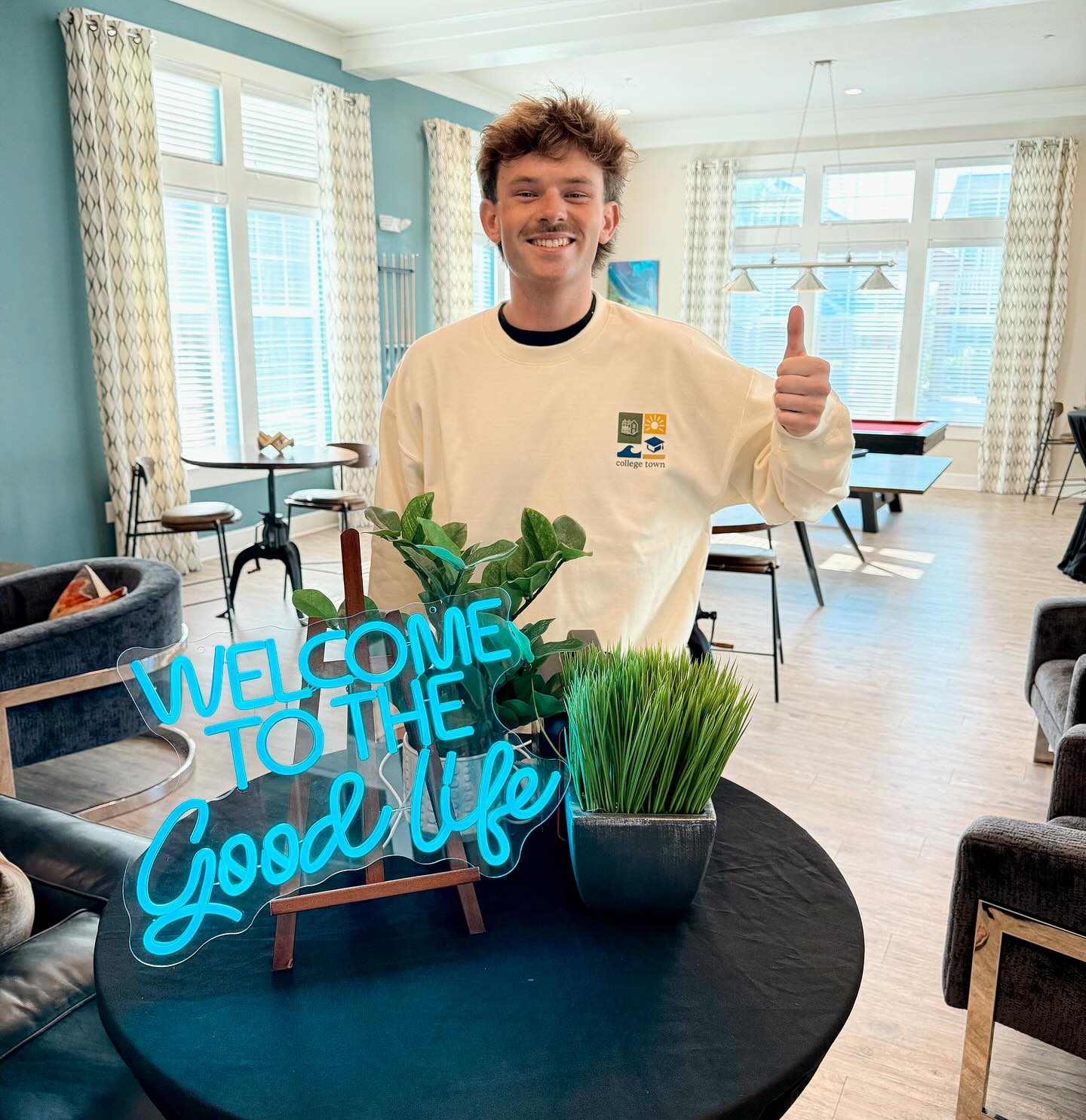 TODAY IS THE DAY! 🎉
Renew your lease today at brunch in the clubhouse starting at 11am and be one of the first to score one of these exclusive crewneck sweatshirts!
Then hop on the shuttle 🚌 between 3–9pm to and from the first home game! We’ve got your ride covered!
We can’t wait to see you soon! 💥
#CollegeTownCommunities #LiveWithin