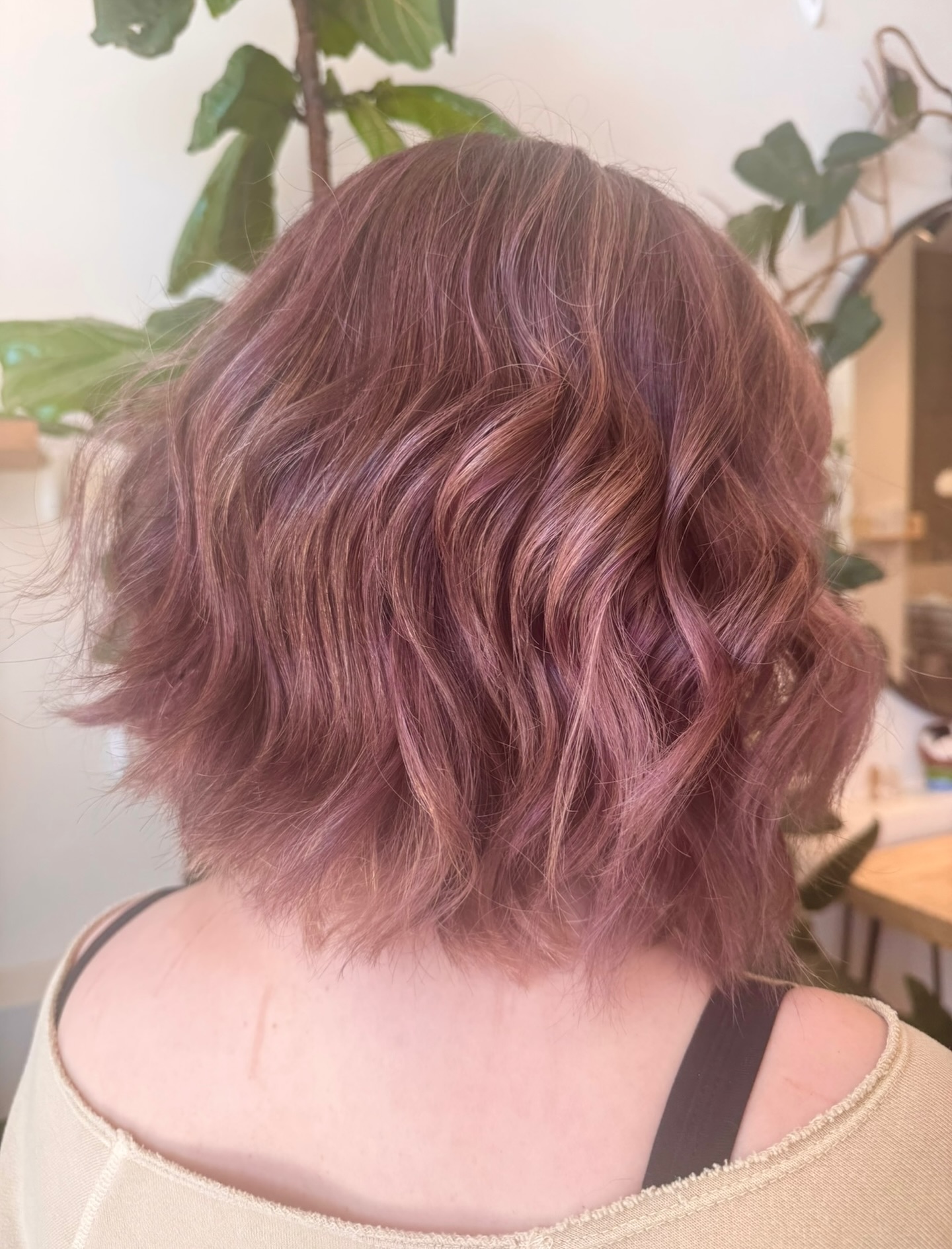 Stunning as always @emilyann.stylist 🪻
Book this beauty at Balmsalon.com- link in bio!
.
.
.
.
.
.
.
.
#ashevillehair #avlhair #ashevillenc #ashevillehairstylist #balayage #balayagehair #haircolor #livedinhair #dimensionalcolor #behindthechair #balmsalon #riverartsdistrictasheville #riverartsdistrict #westasheville #wavl